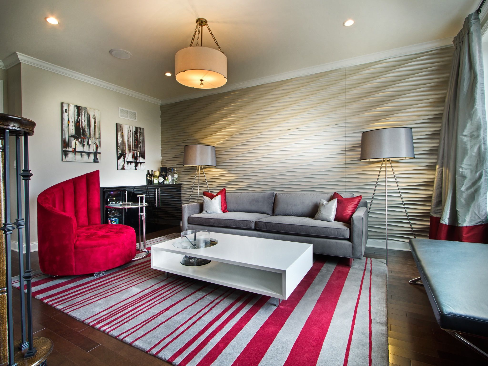 paint or wallpaper living room