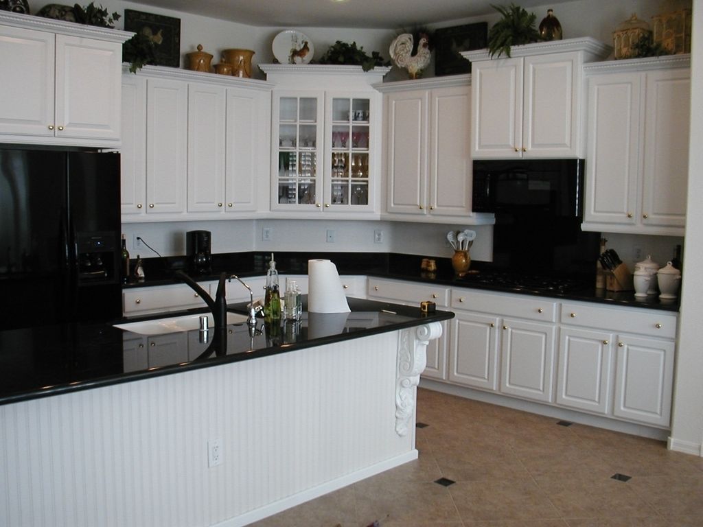 Traditional Kitchen Countertops With White Cabinets Ideas (View 5 of 12)