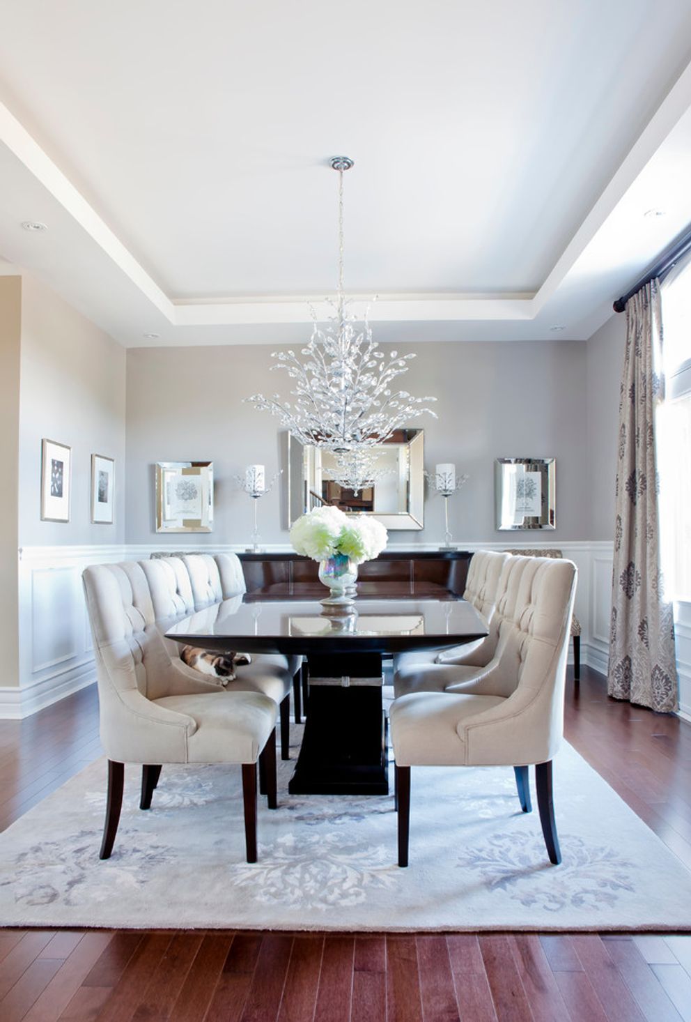 Luxury American Dining Room With Crystal Chandelier