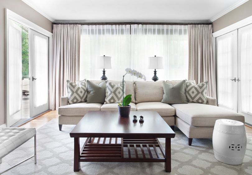Featured Photo of Elegant Living Room Curtain Design