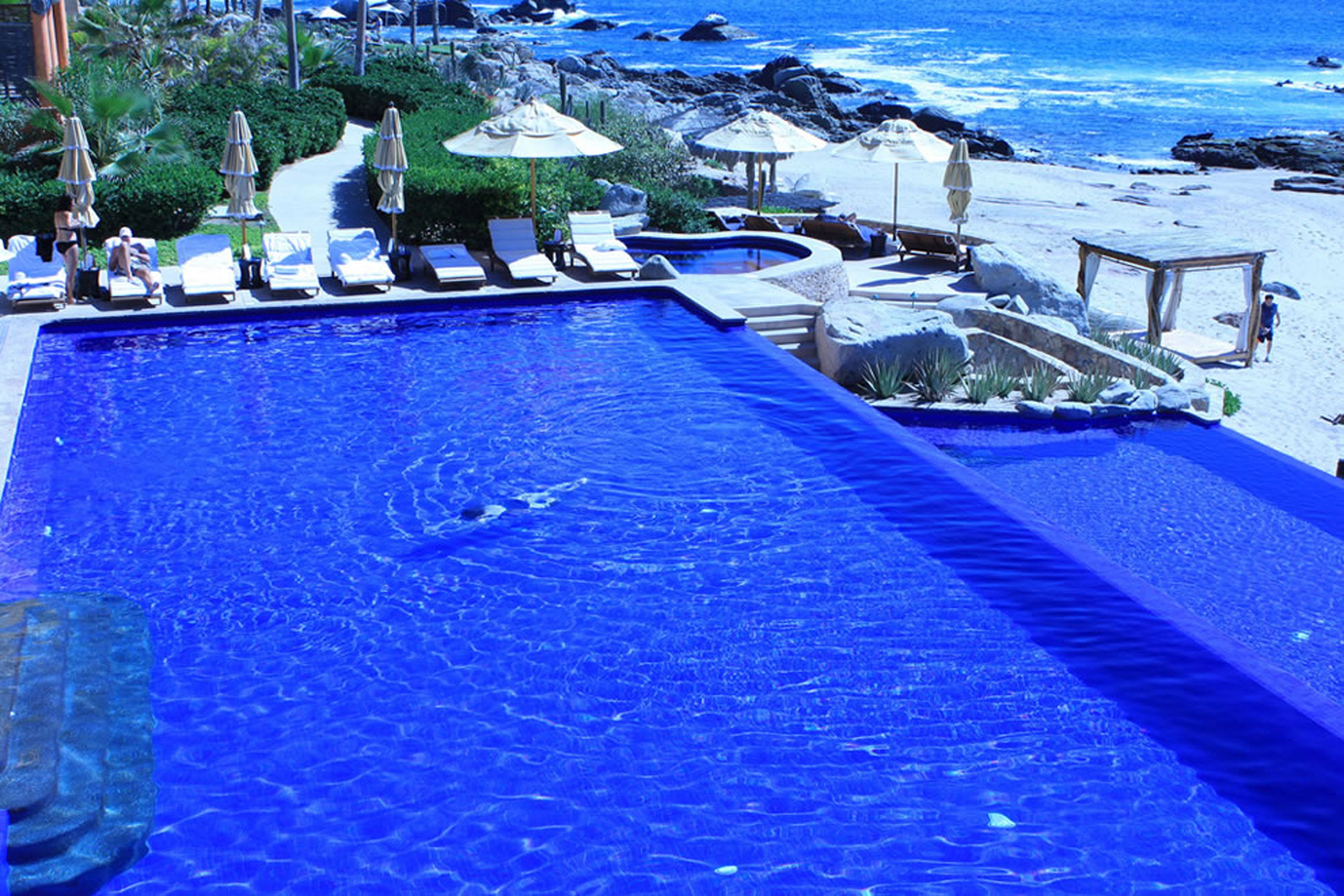 Romantic Infinity Pool Design At Hotel Esperanza Hotels With Infinity Pools (View 21 of 39)