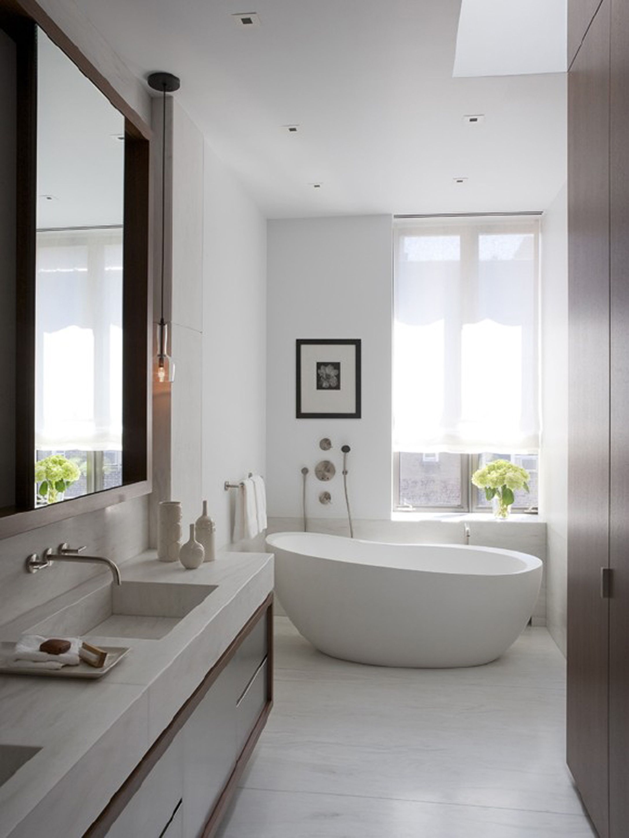 Romantic White Design Bathroom Idea With White Bathtub White Sink And White Floor Tile Romantic White Design Bathroom Ideas (View 4 of 39)