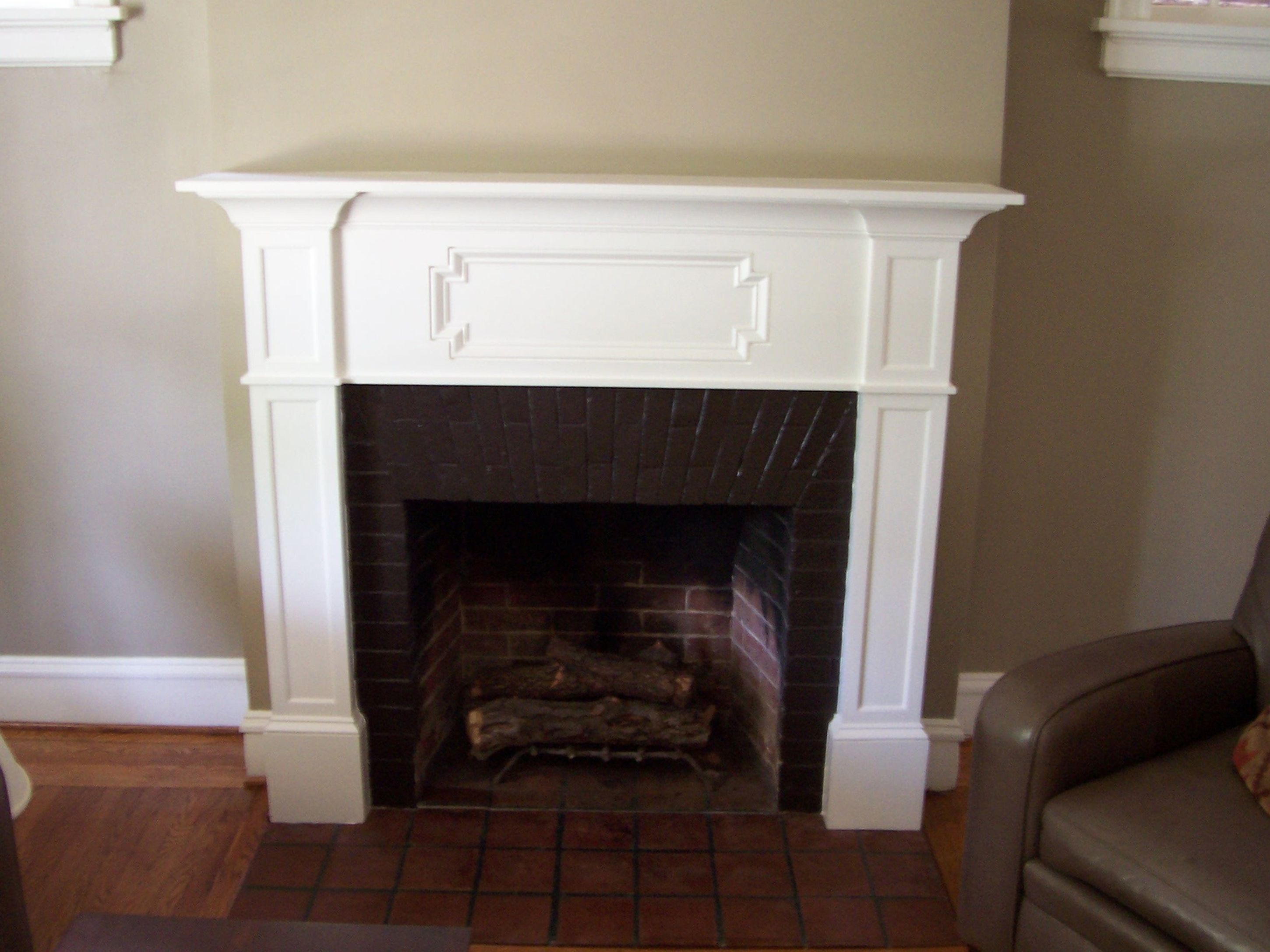 Romantic White Fireplace Mantel Design Inspiration With Black Fireplace Gray Wall And Brown Hardwood Floor Tile Nice Fireplace Mantel Design Inspiration (View 5 of 39)