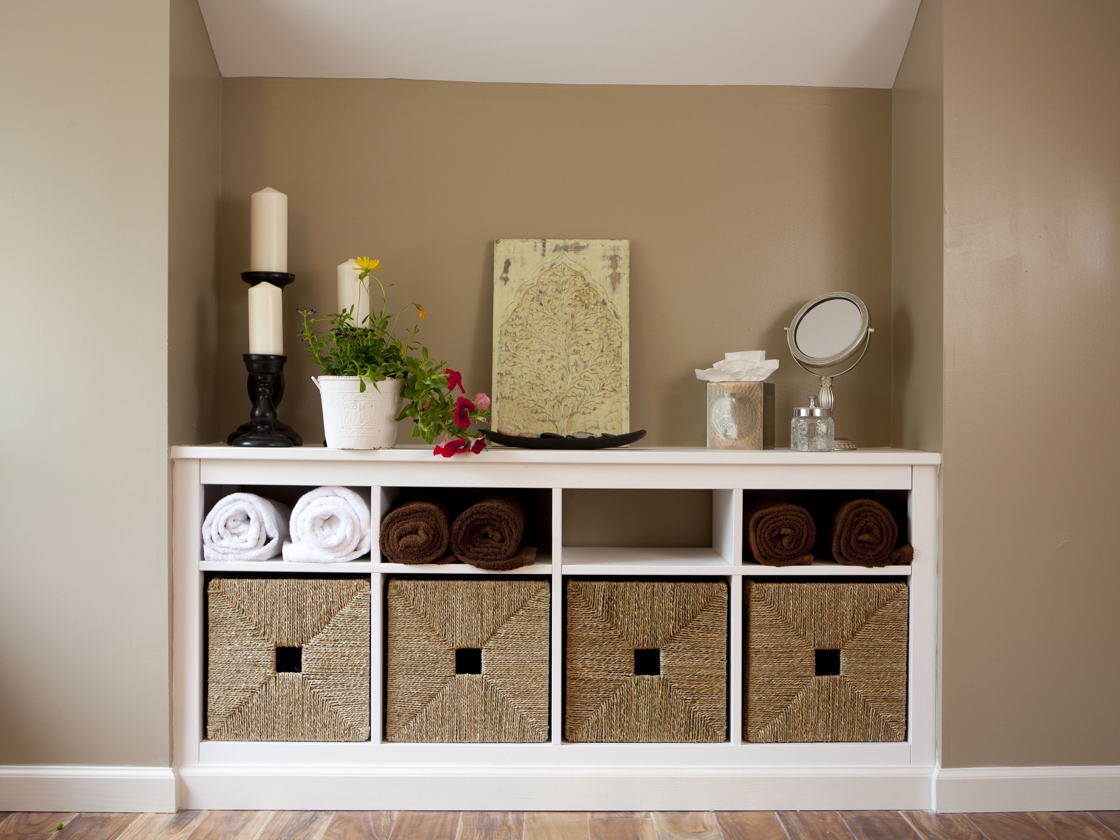 Built In Storage For Towels And Accessories In Modern Bathroom (View 12 of 14)