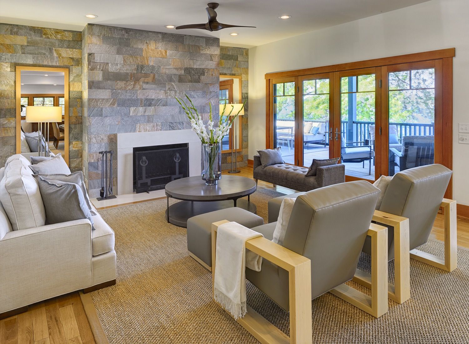 Contemporary Craftsman Living Room In Comfortable Cozy Design (View 12 of 27)