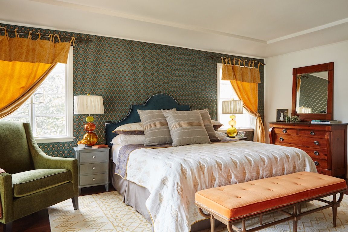 Masculine Wallpaper With Feminine Details In Master Bedroom Decoration (View 15 of 28)