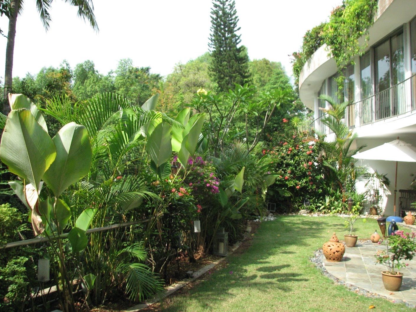 Tropical Home Garden Decor (View 13 of 26)