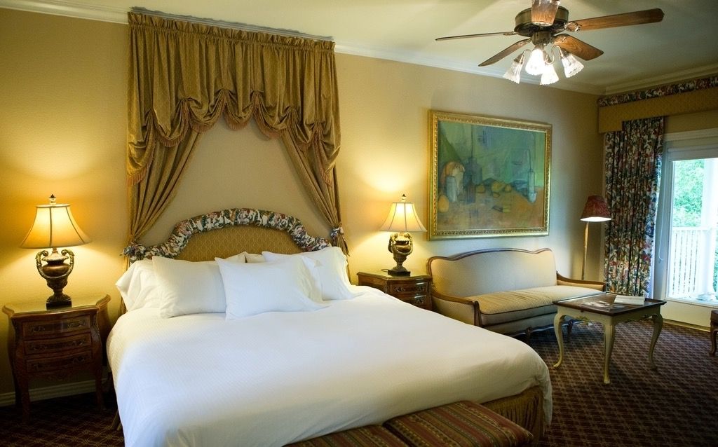 Victorian Bedroom With Luxury Design (View 24 of 25)