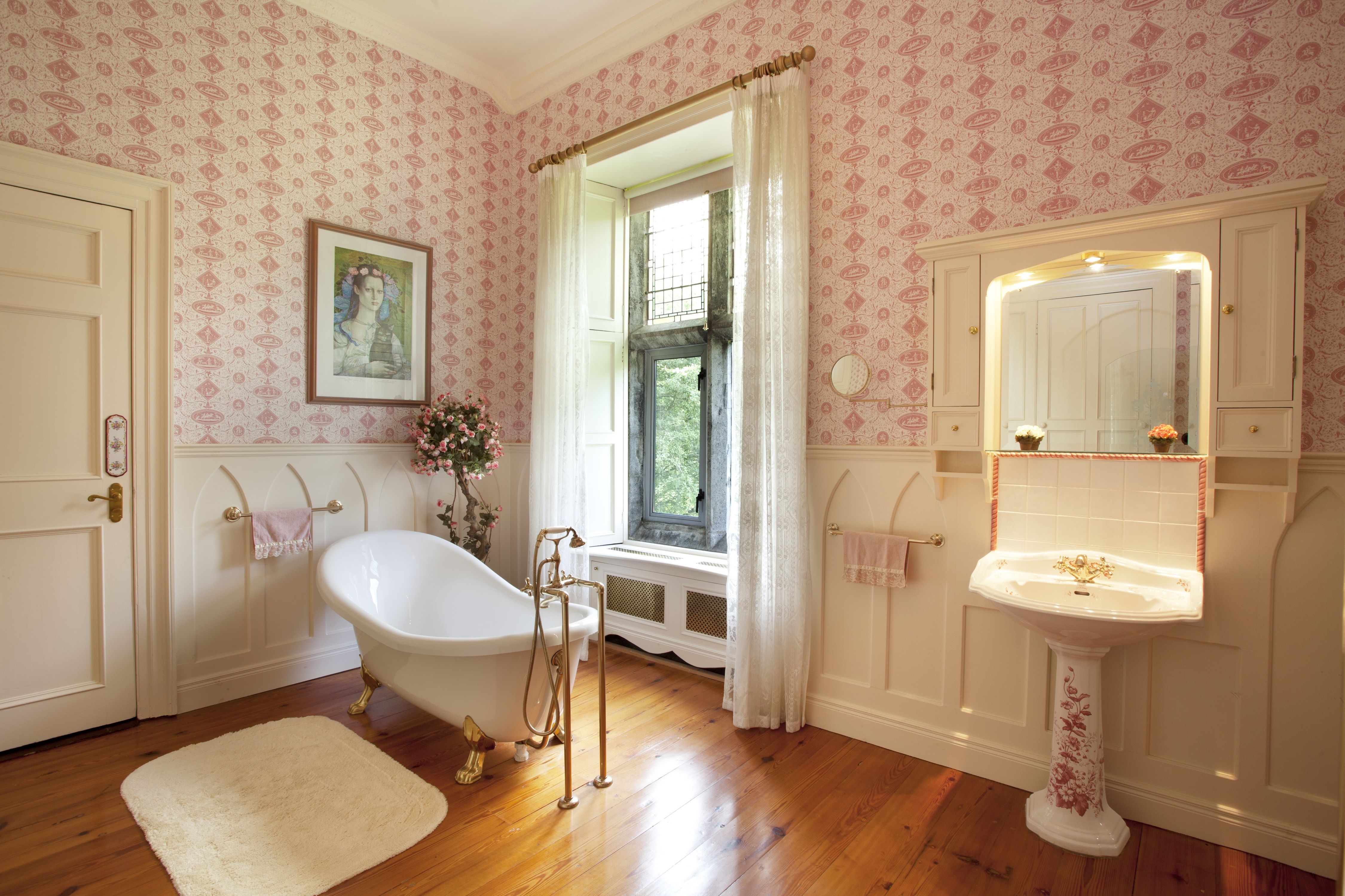 Cute Classic Bathroom In Pink Color Theme And Wallpaper Decoration (View 17 of 29)