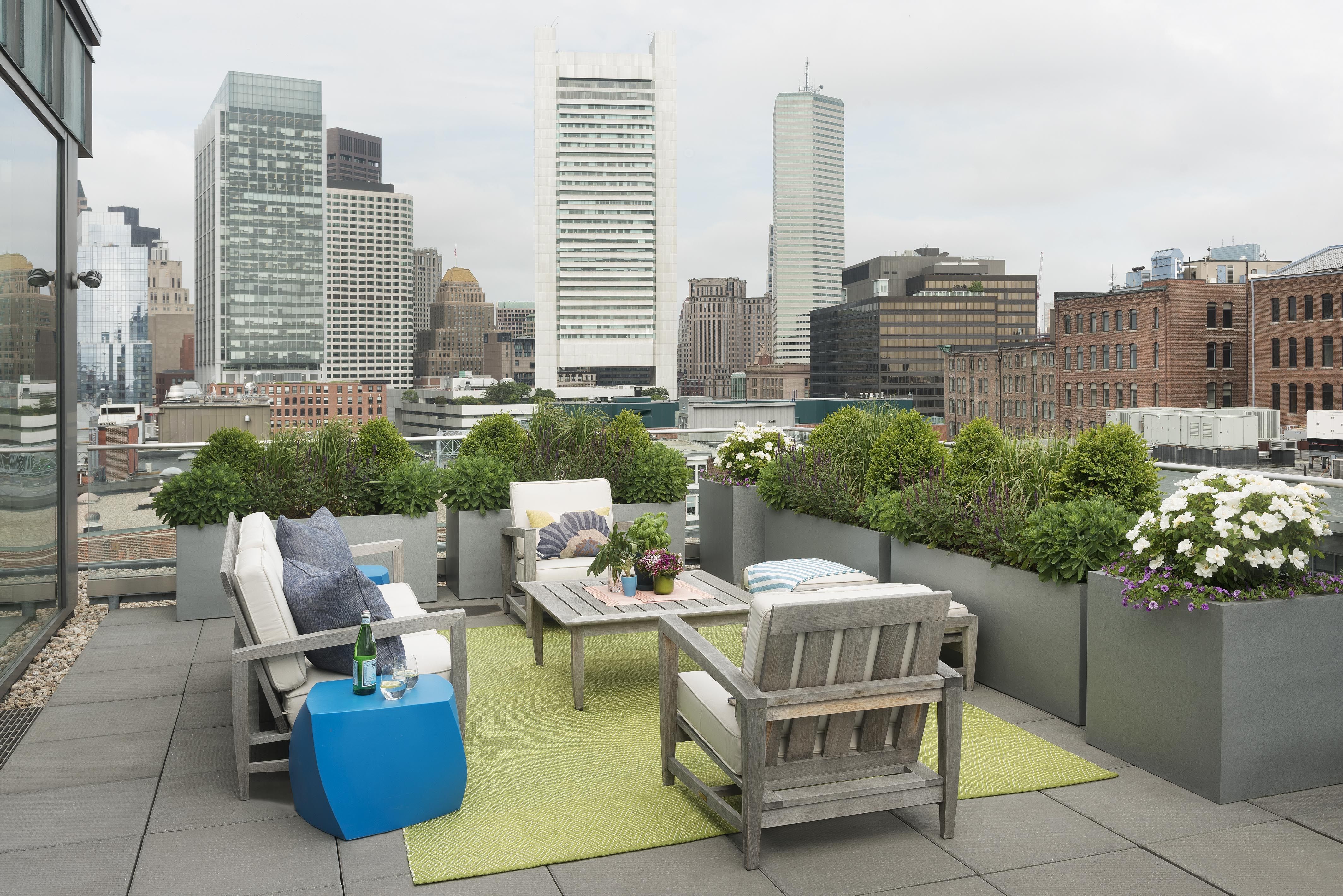 Minimalist Rooftop Garden Landscape Table And Chairs Furniture (View 8 of 28)