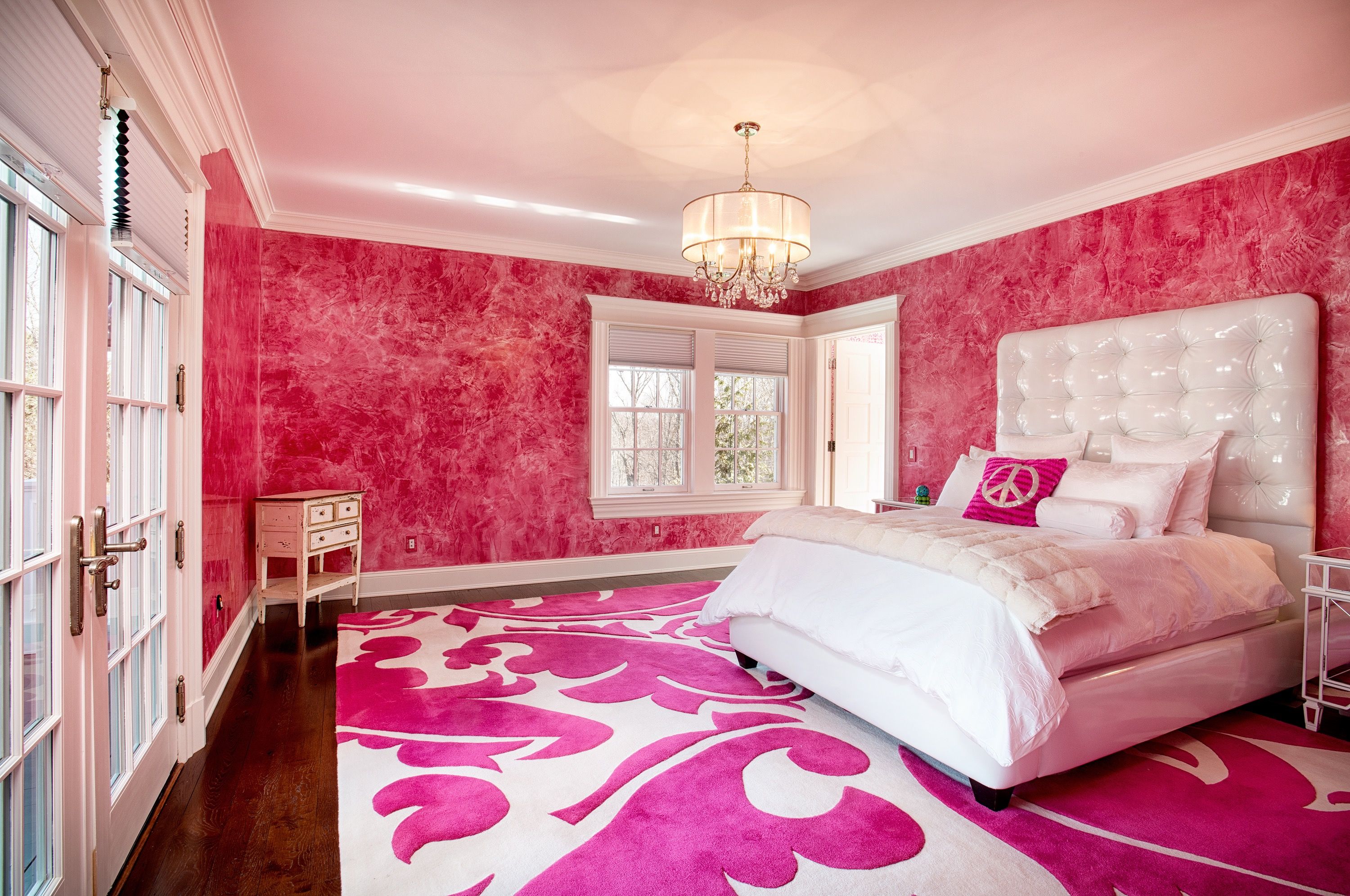 Pink And White Bedroom Color Theme With Elegant Touch (View 13 of 22)
