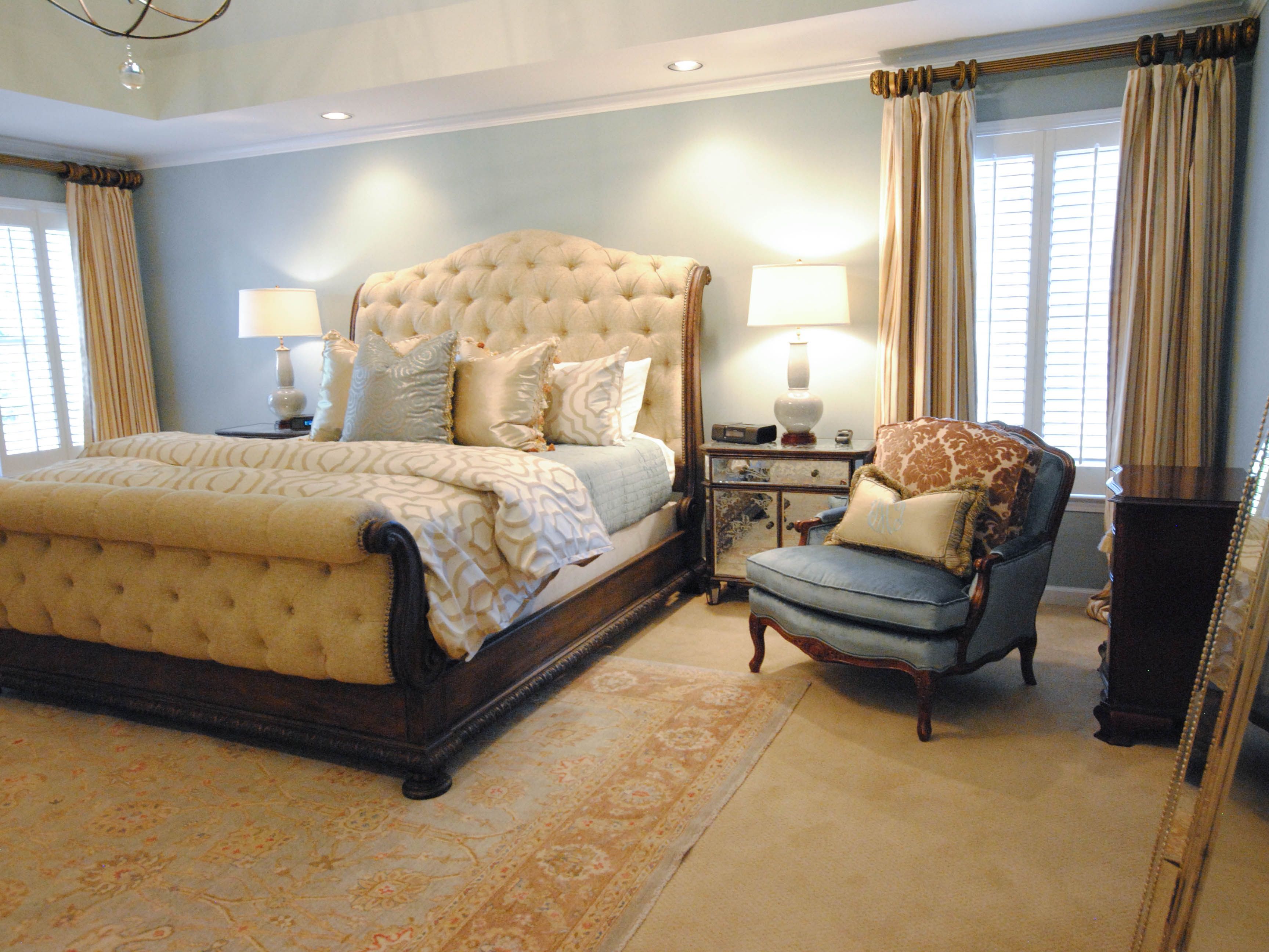 Upholstered Sleigh Bed For Classic Master Bedroom Interior (View 27 of 28)