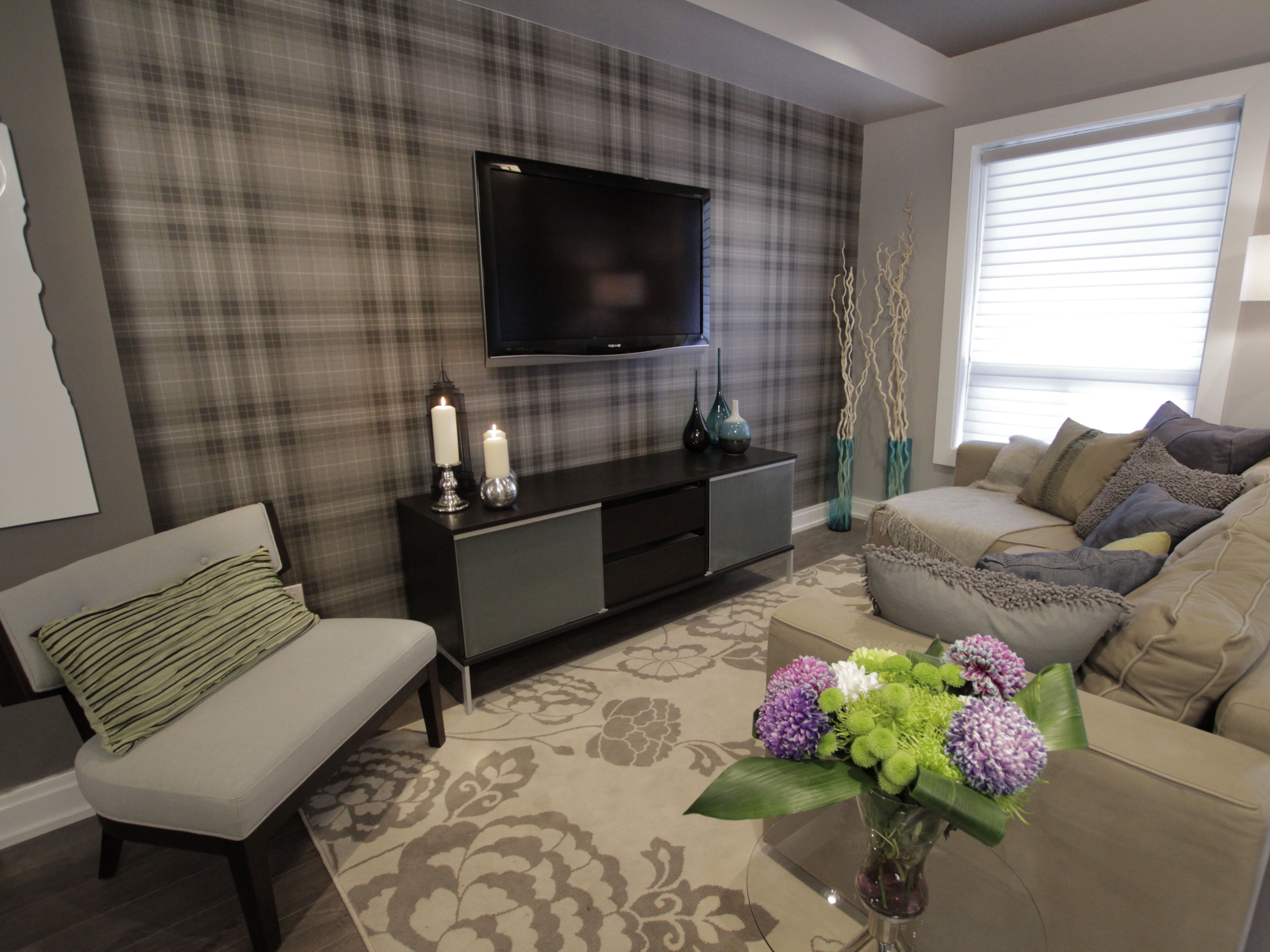 Apartment Living Room Wall Decor With Plaid Accent Wall (View 7 of 30)
