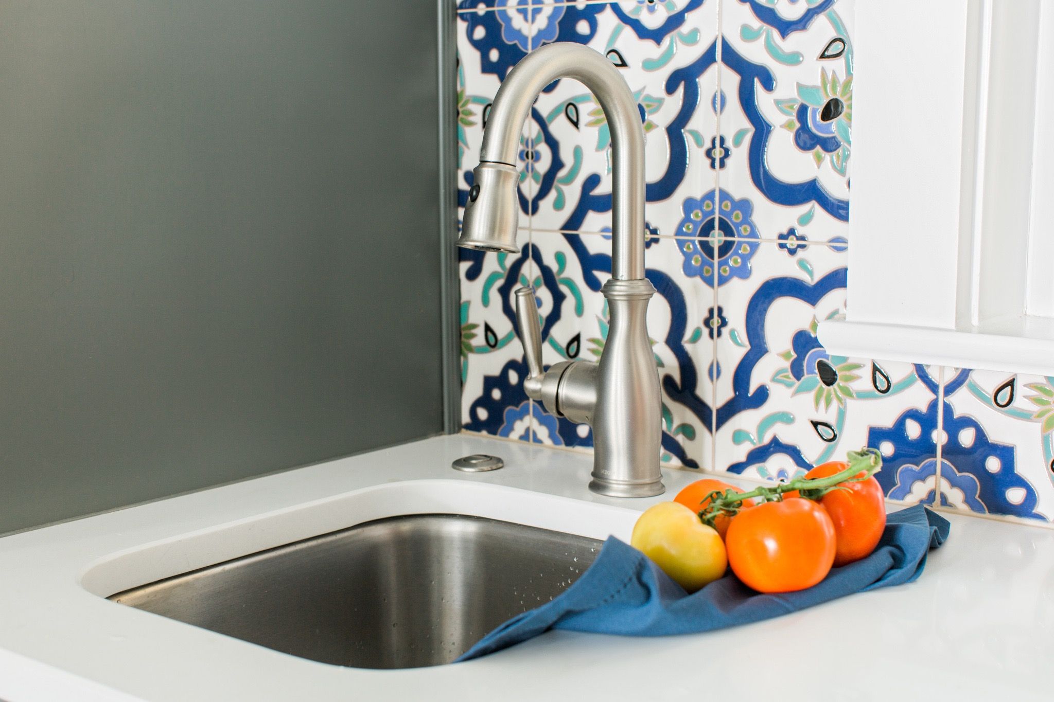 Kitchen Sink With Ceramic Backsplash (Photo 16 of 32)