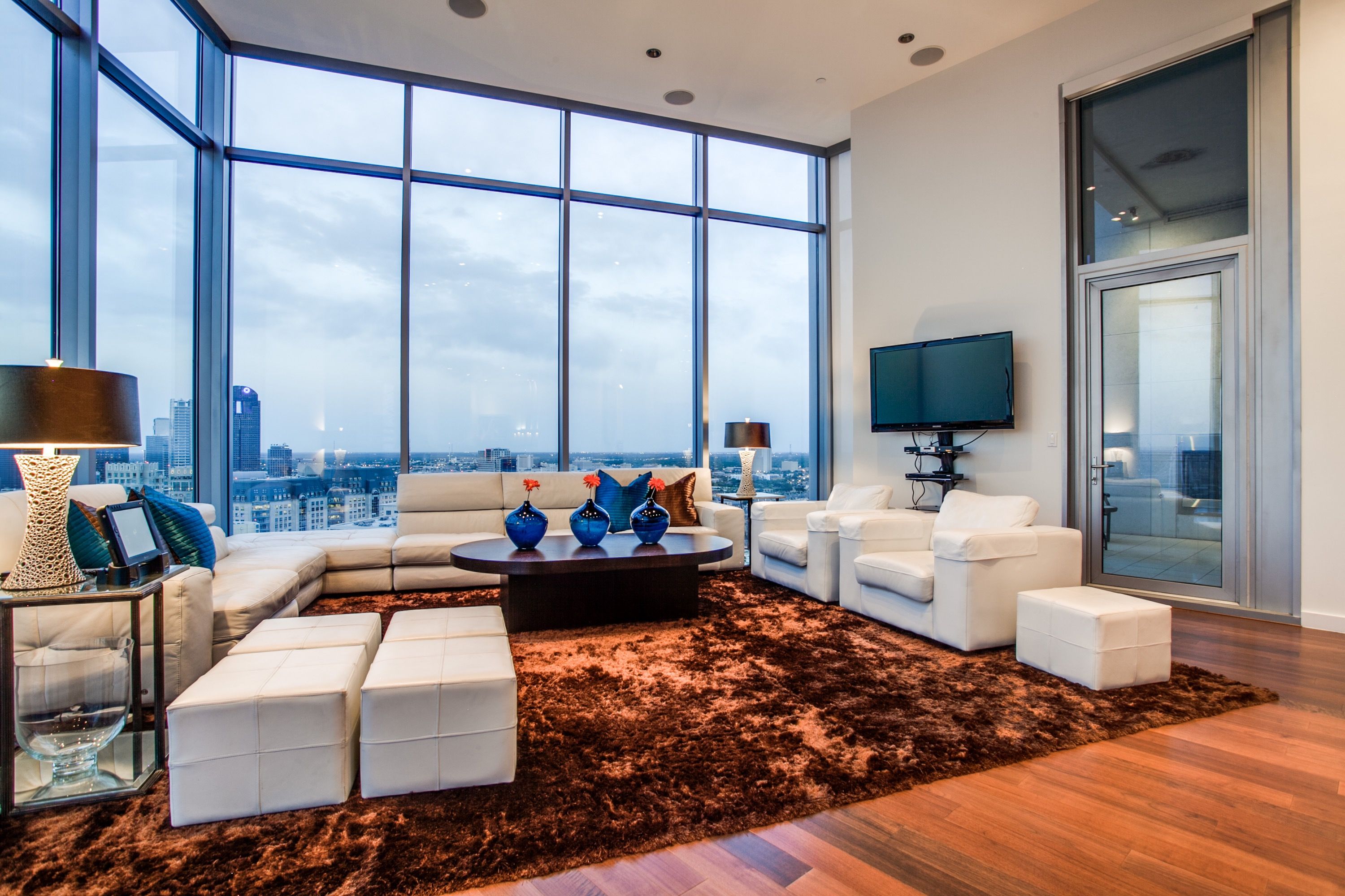 Luxurious Apartment Living Room In Contemporary Design (View 14 of 32)