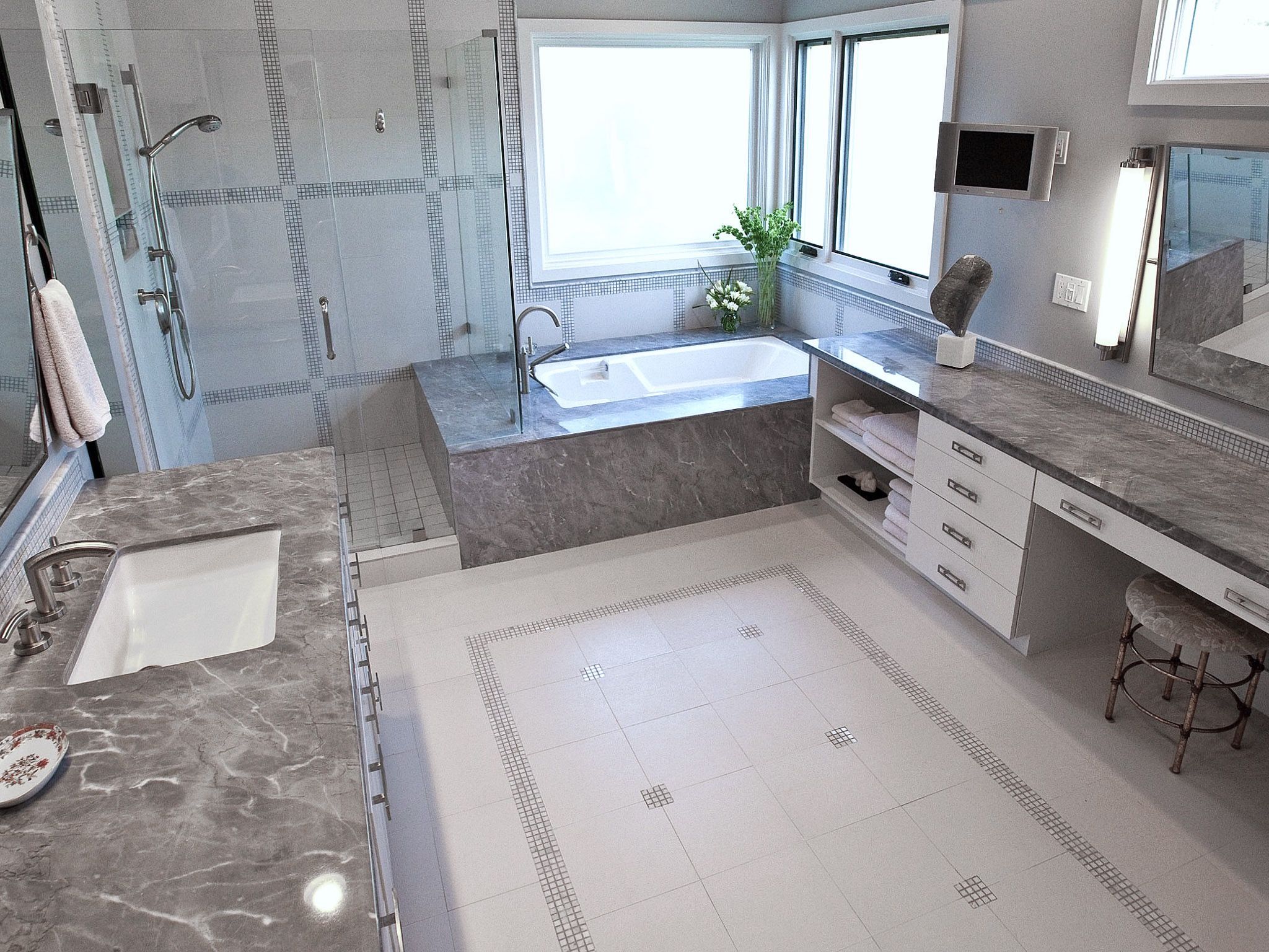 Porcelain And Mosaic Bathroom Floor Tiles (View 23 of 25)