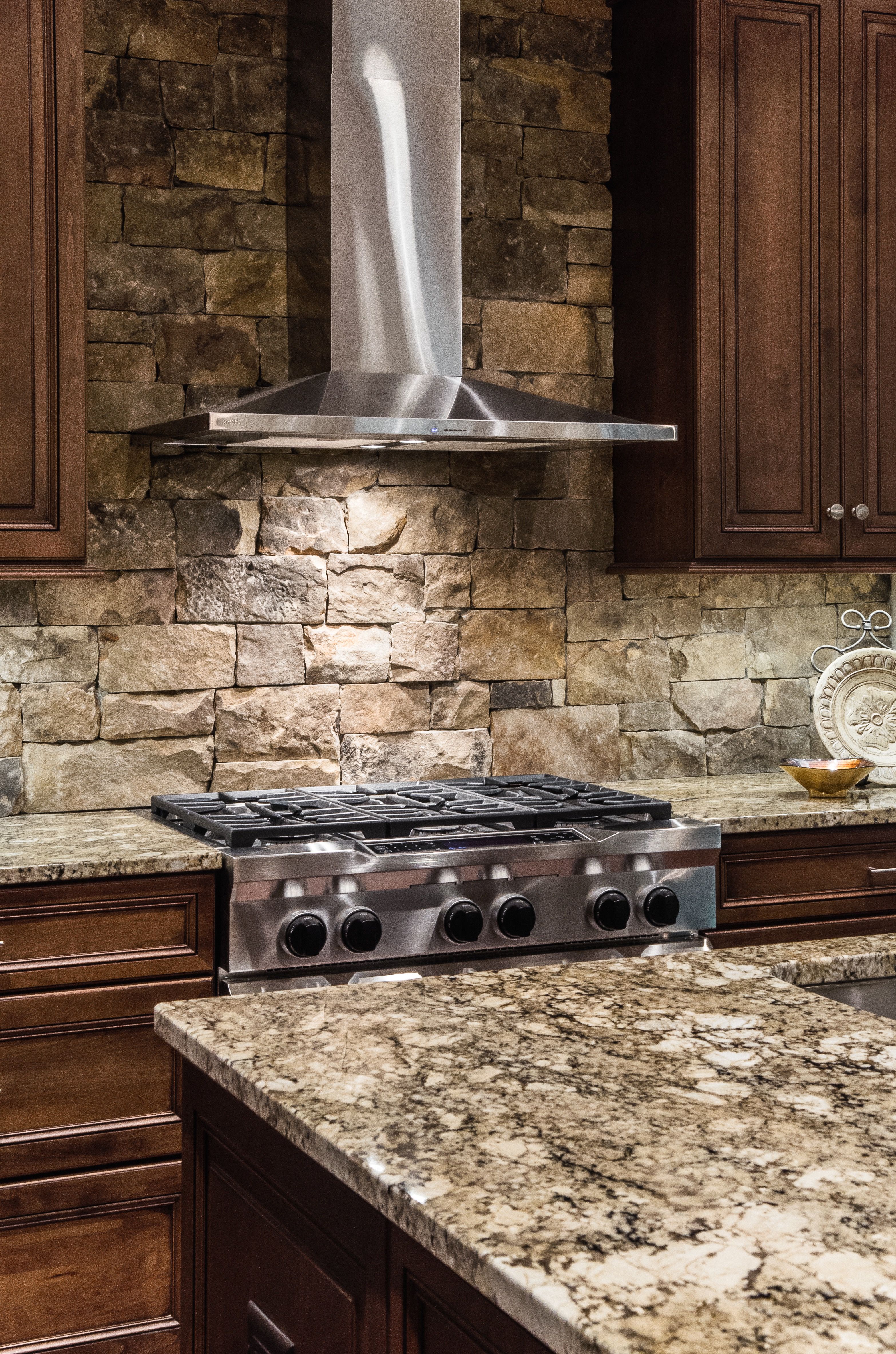Stacked Stone Backsplash For Modern Kitchen (Photo 31 of 32)