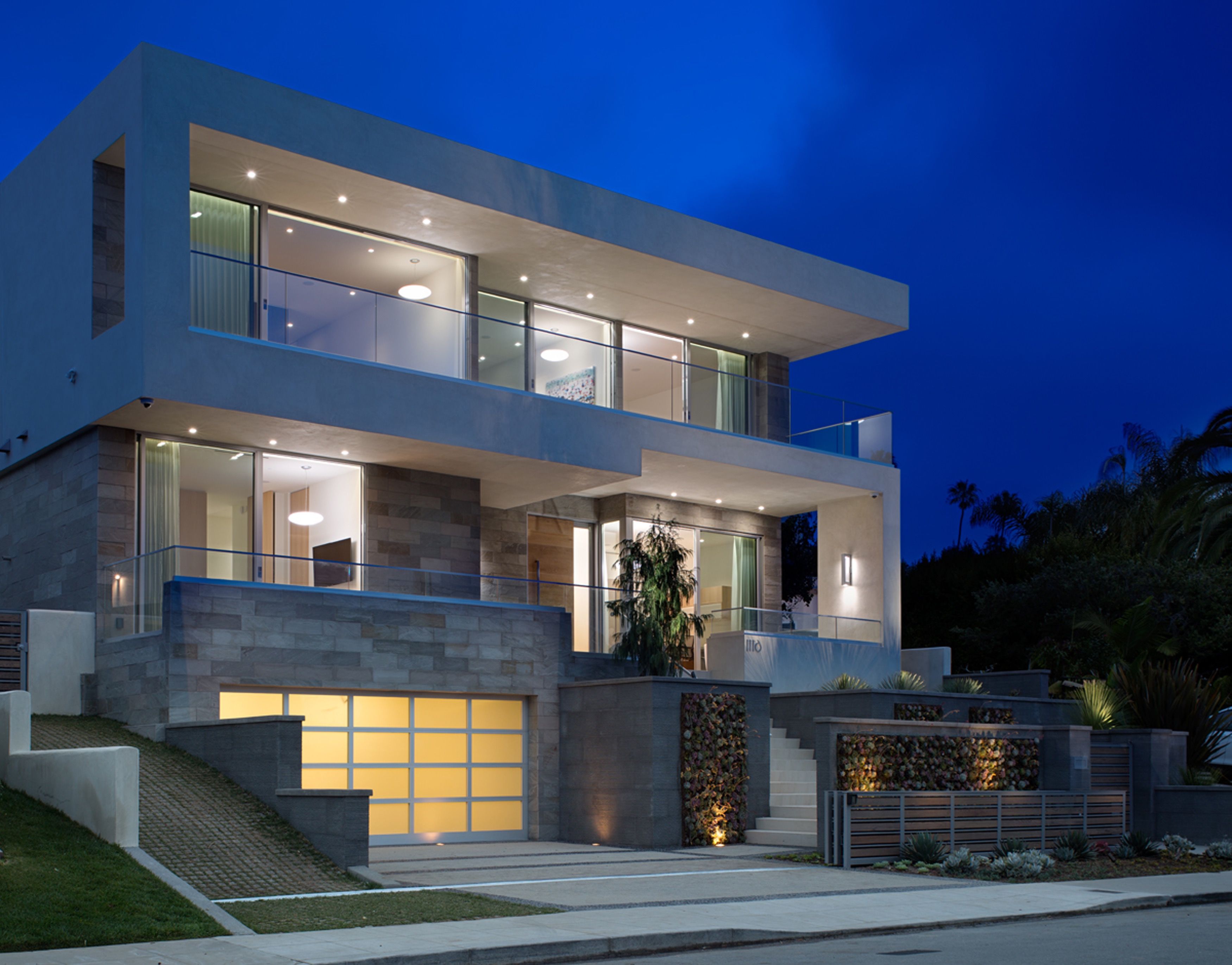 Wonderful Modern House Landscaping Design With Stone And Concrete Facade (View 21 of 33)