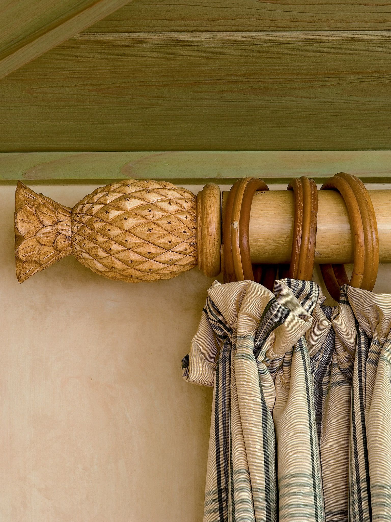 Wood Curtain Rod With Pineapple Finial (View 32 of 35)