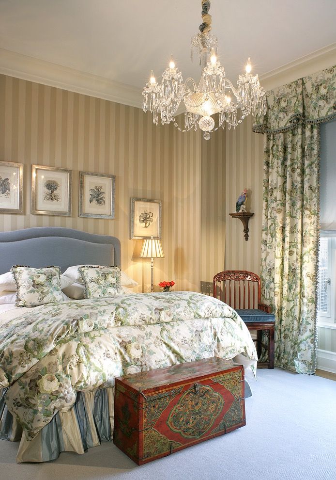 Crystal Chandelier Lighting For Vintage Victorian Bedroom (View 10 of 30)