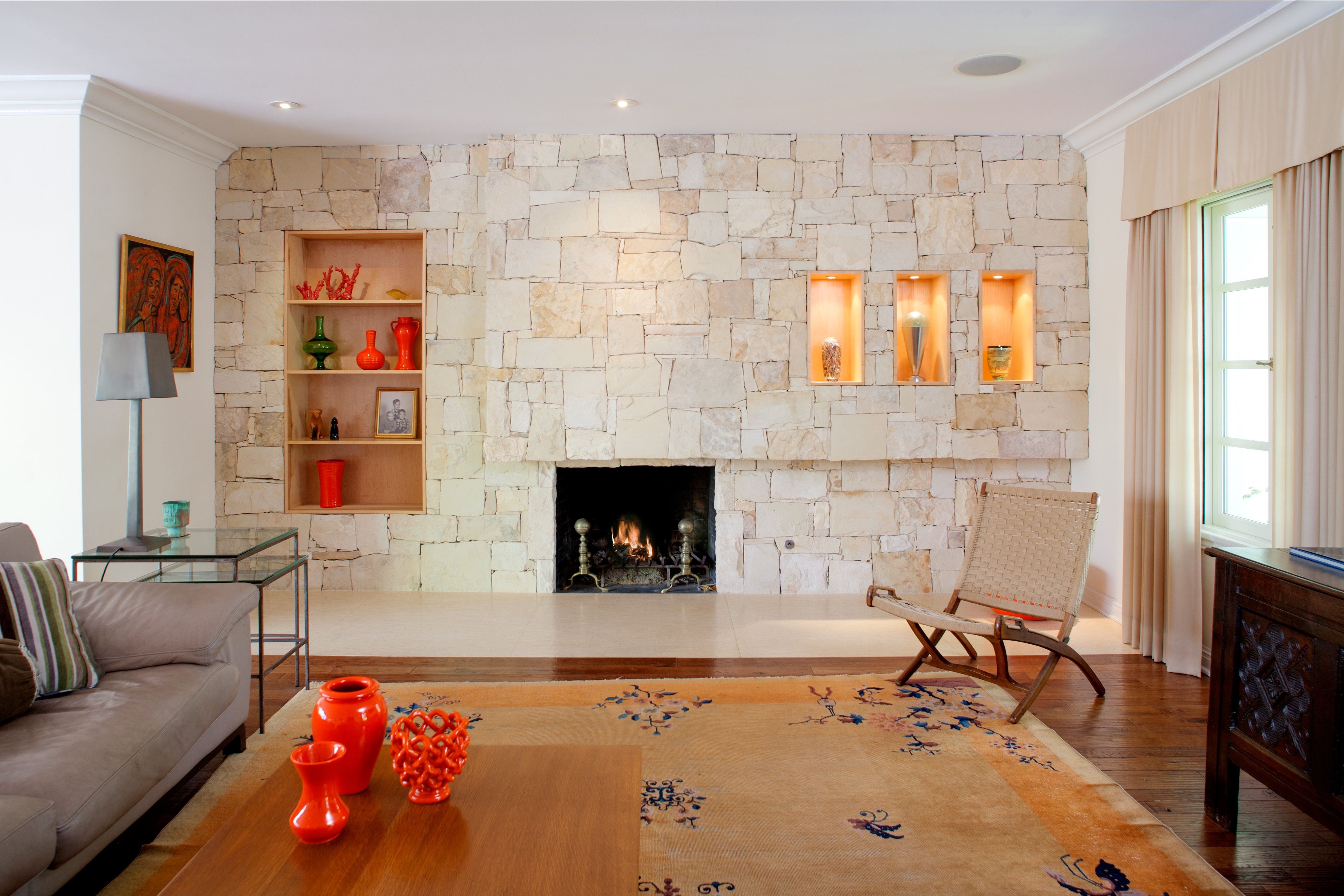 Living Room Wall Decor Features Dry Stacked Stone Facade With Built In Shelves And Lighting (View 15 of 30)