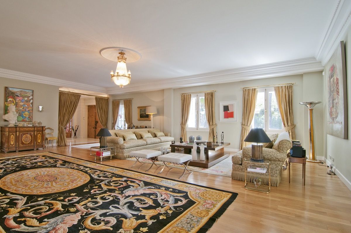 Luxurious And Elegant Italian Living Room Large Interior (View 12 of 20)