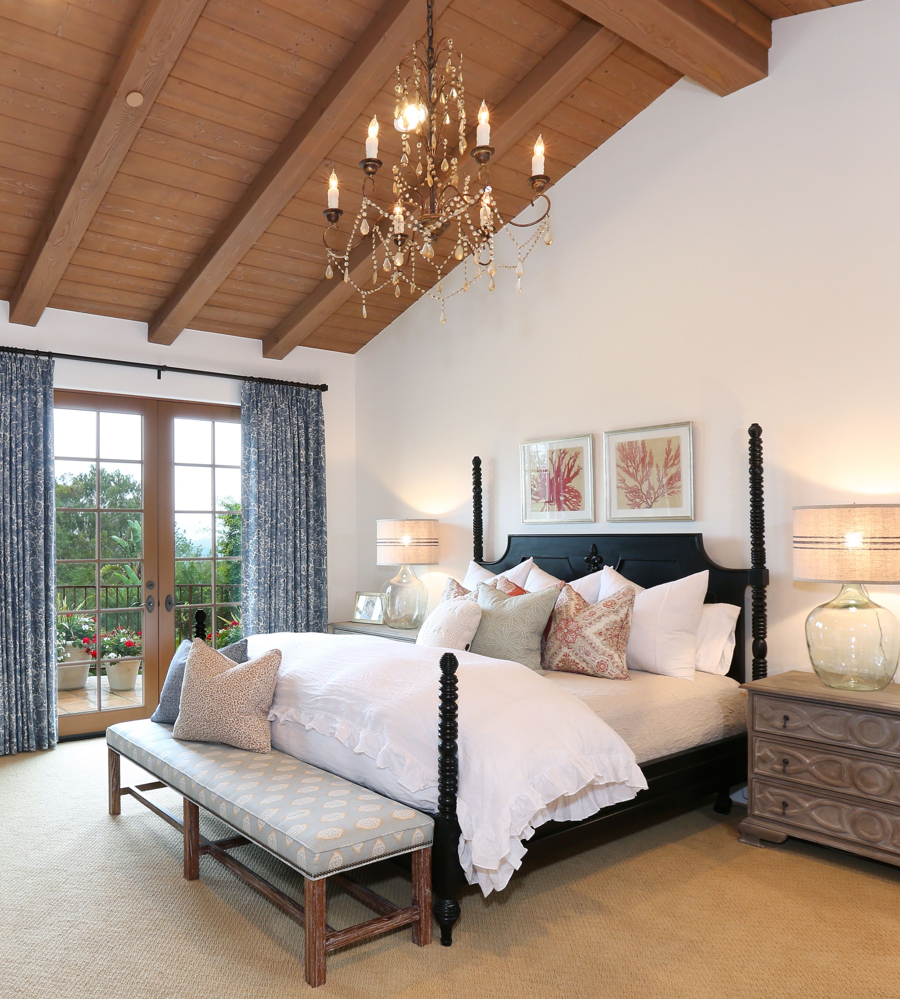 Modern Italian Bedroom With Chandelier And Wood Ceiling (View 1 of 12)