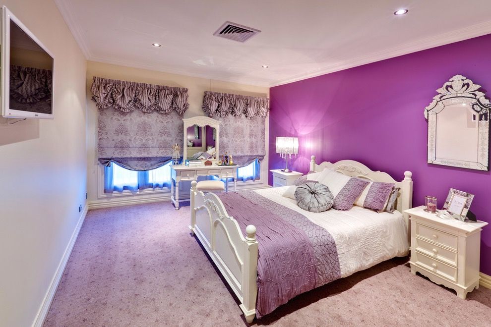 Stunning Victorian Bedroom Decor In Purple Color (View 6 of 30)