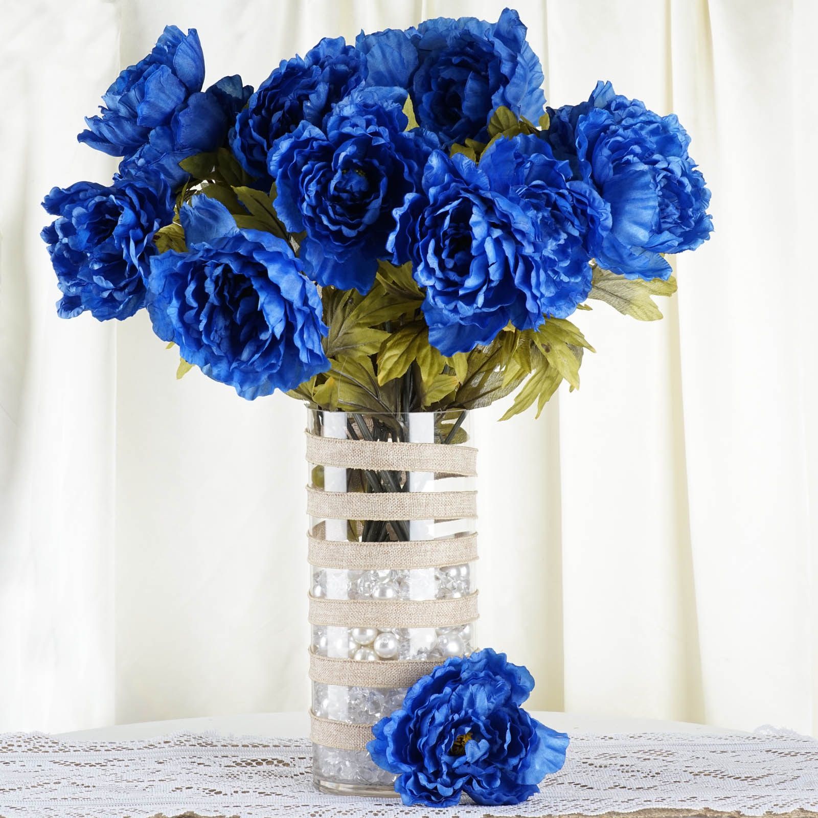 Casual Low Blue Flower With Glass Vase Centerpieces (View 5 of 12)