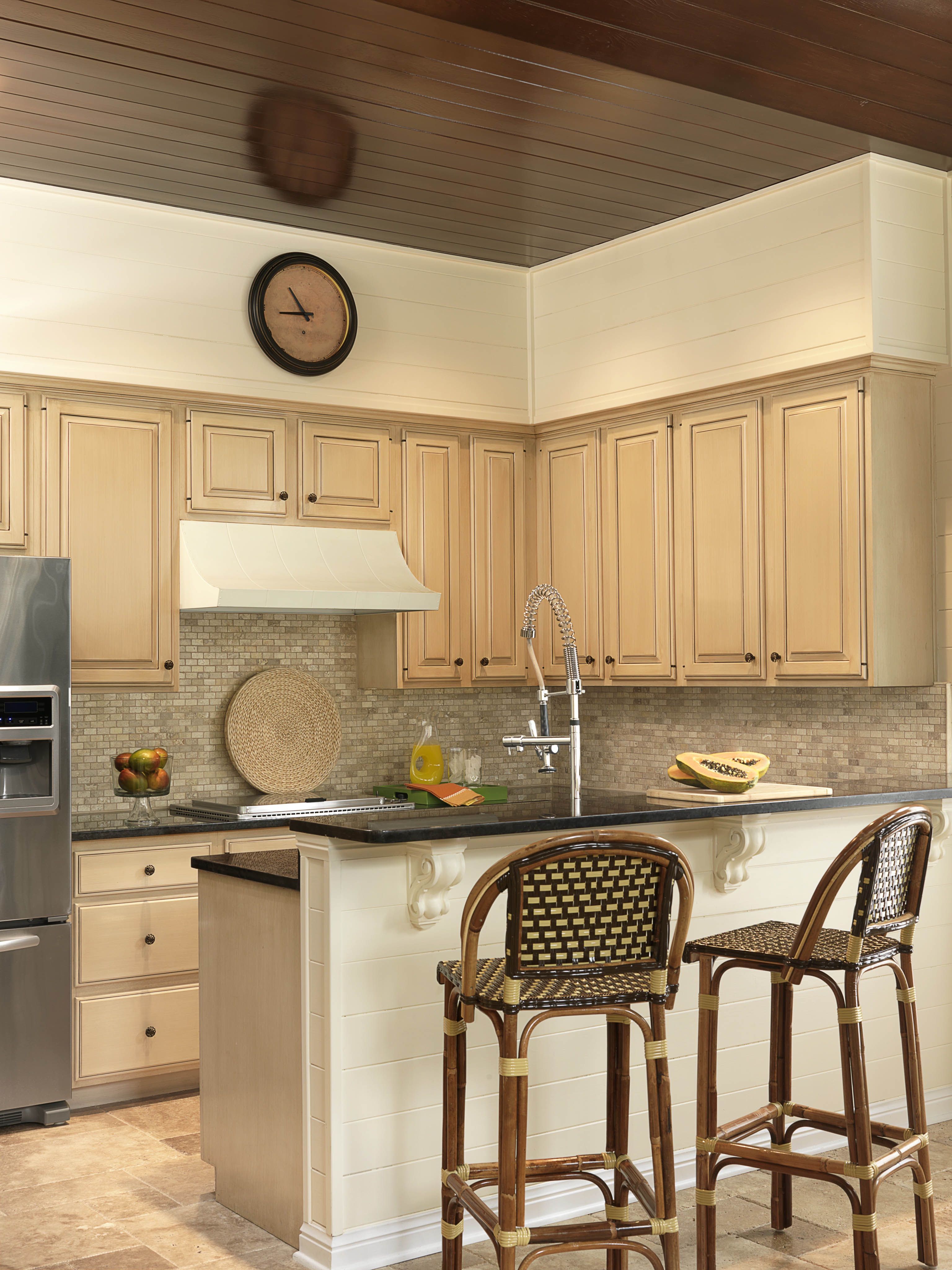 Traditional Long And Narrow Kitchen Design (View 7 of 10)