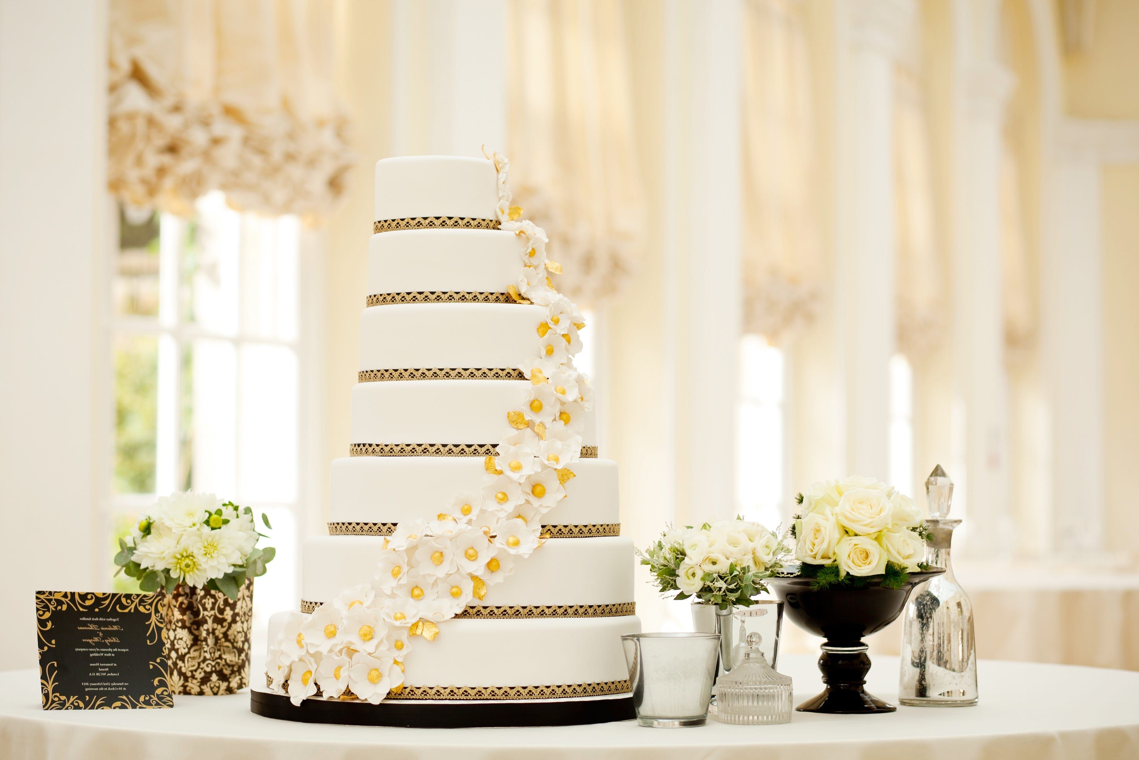 Elegant Couture Wedding Cakes (View 14 of 20)