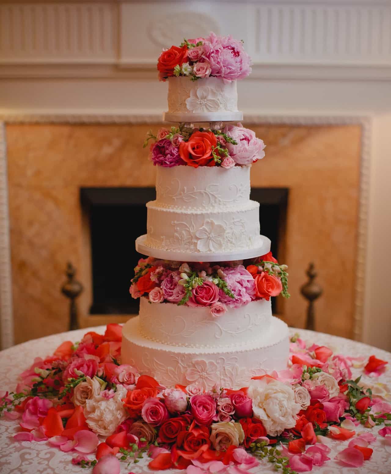 Floral Wedding Cakes With Fresh Flowers (View 14 of 25)