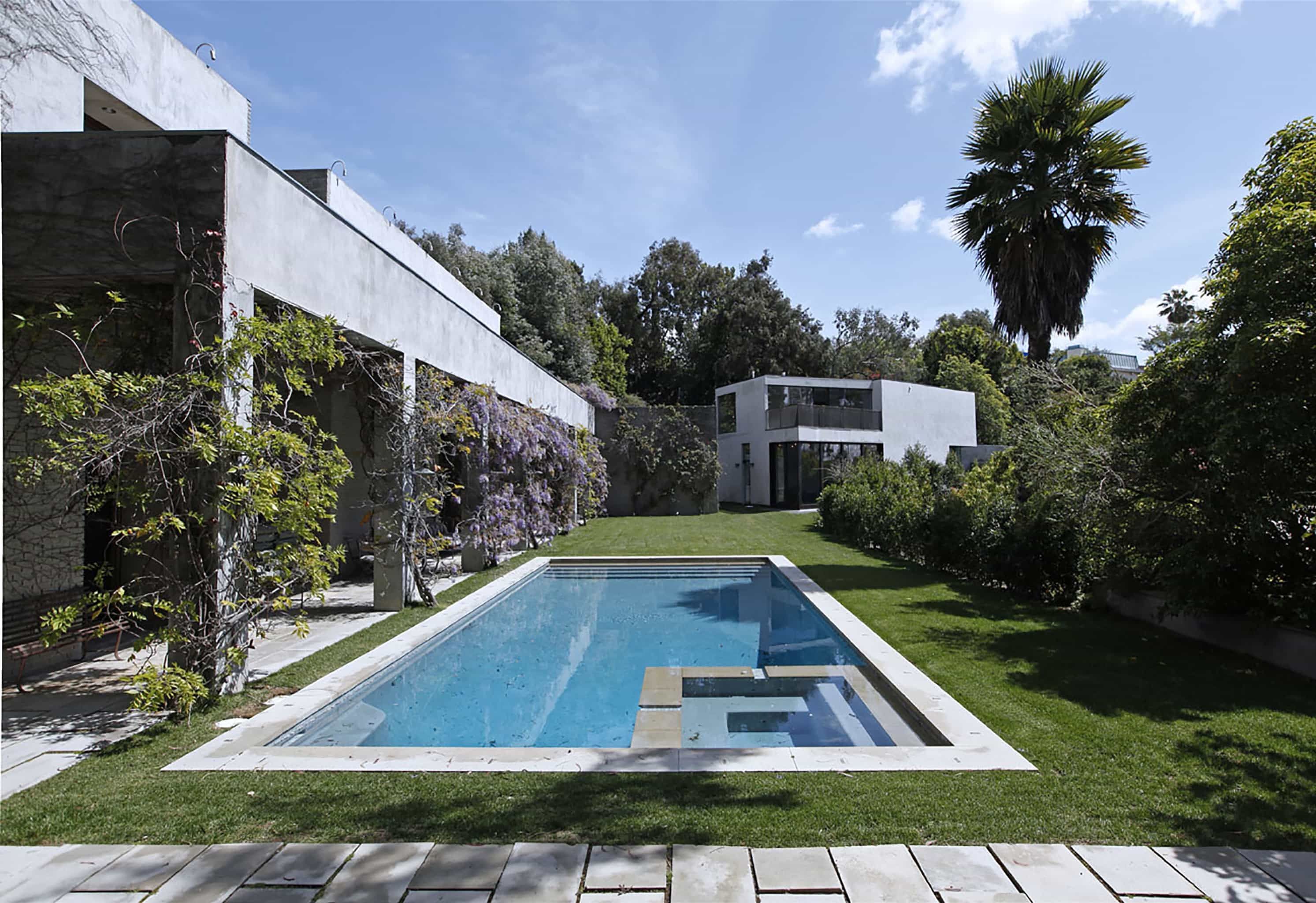 Ultra Modern California Home With Backyard Swimming Pool (View 16 of 25)