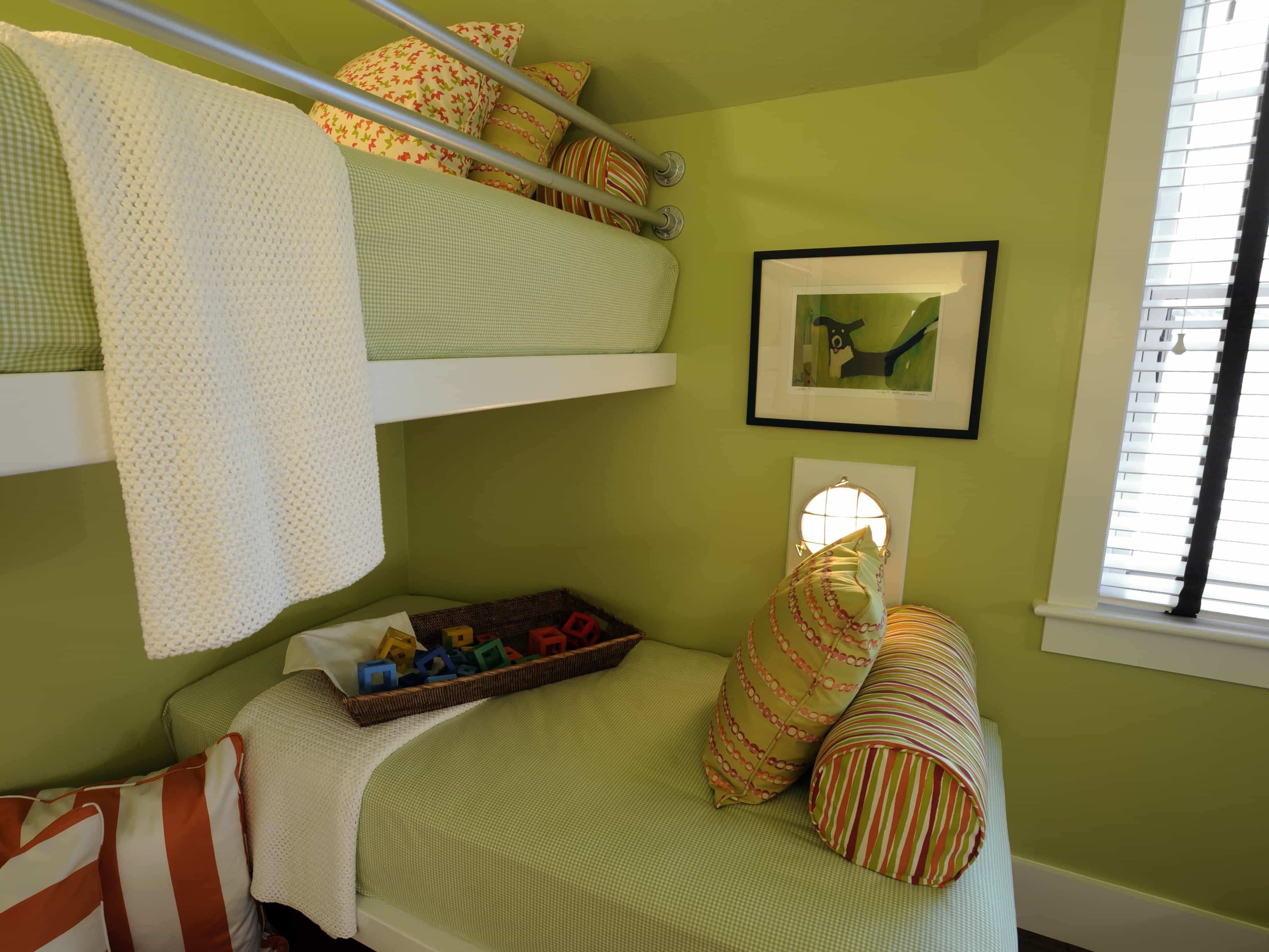 Minimalist Green Kids Bedroom With Nautical Style Reading Light (View 3 of 27)