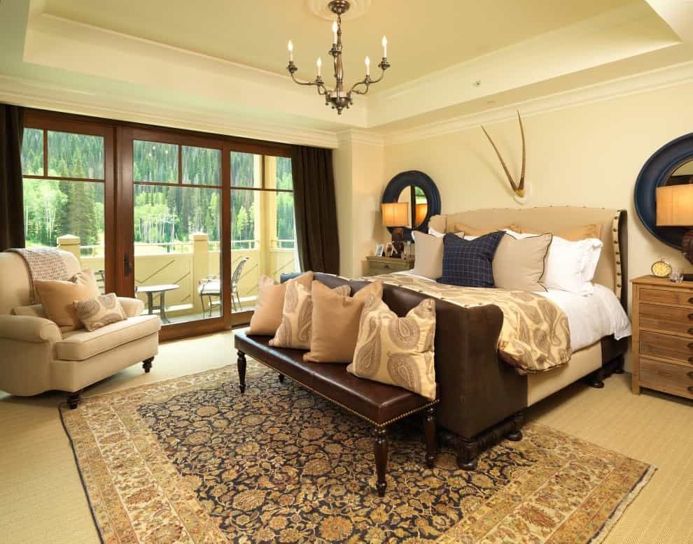 Rectangular Classic Carpet For Traditional Bedroom Interior Design (Photo 5 of 18)