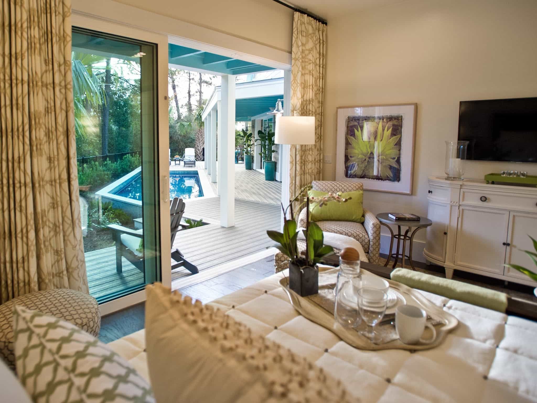 Featured Photo of Luxurious Modern Master Bedroom With Sliding Door