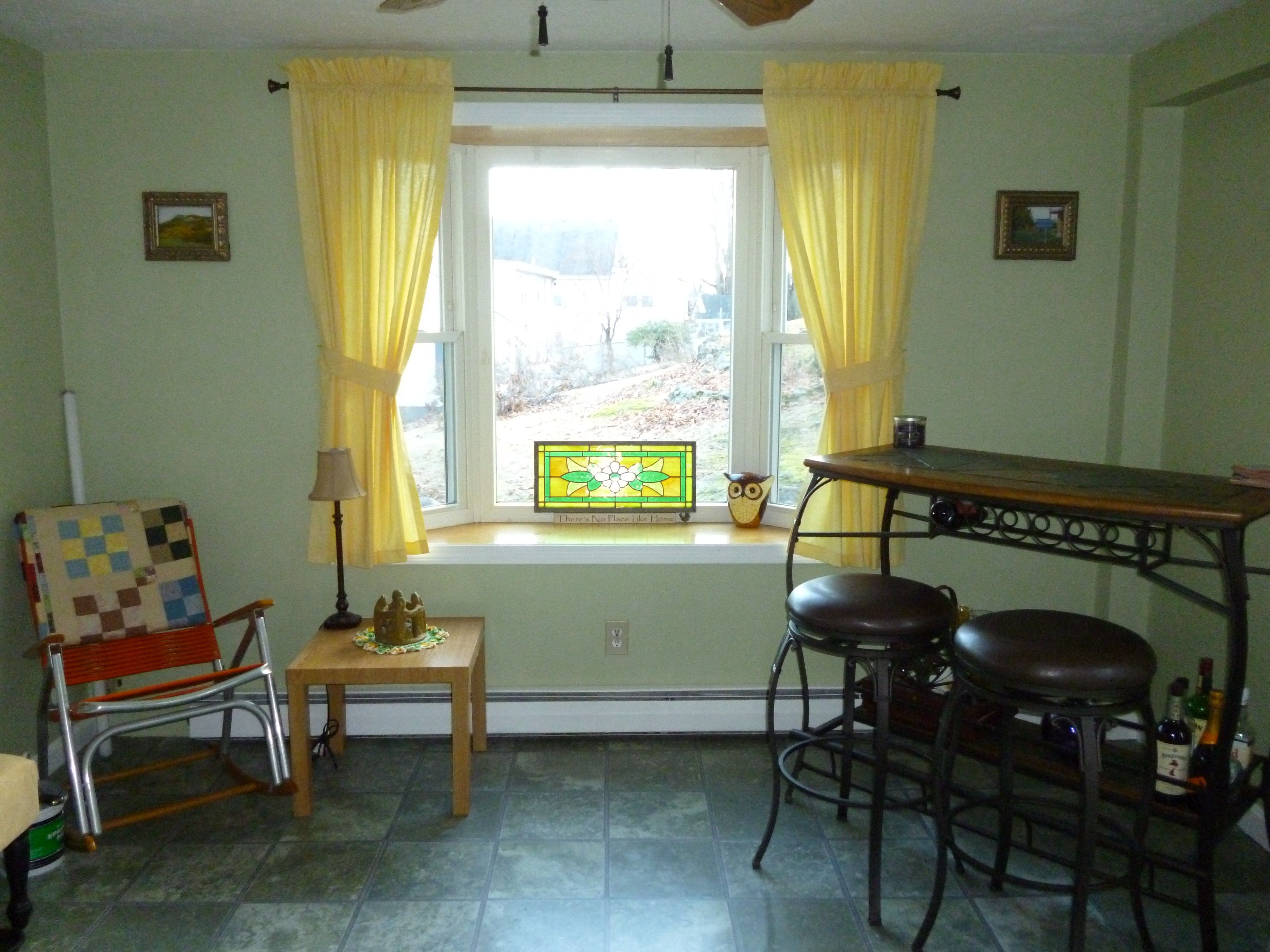 Featured Photo of Curtains for Small Bay Windows
