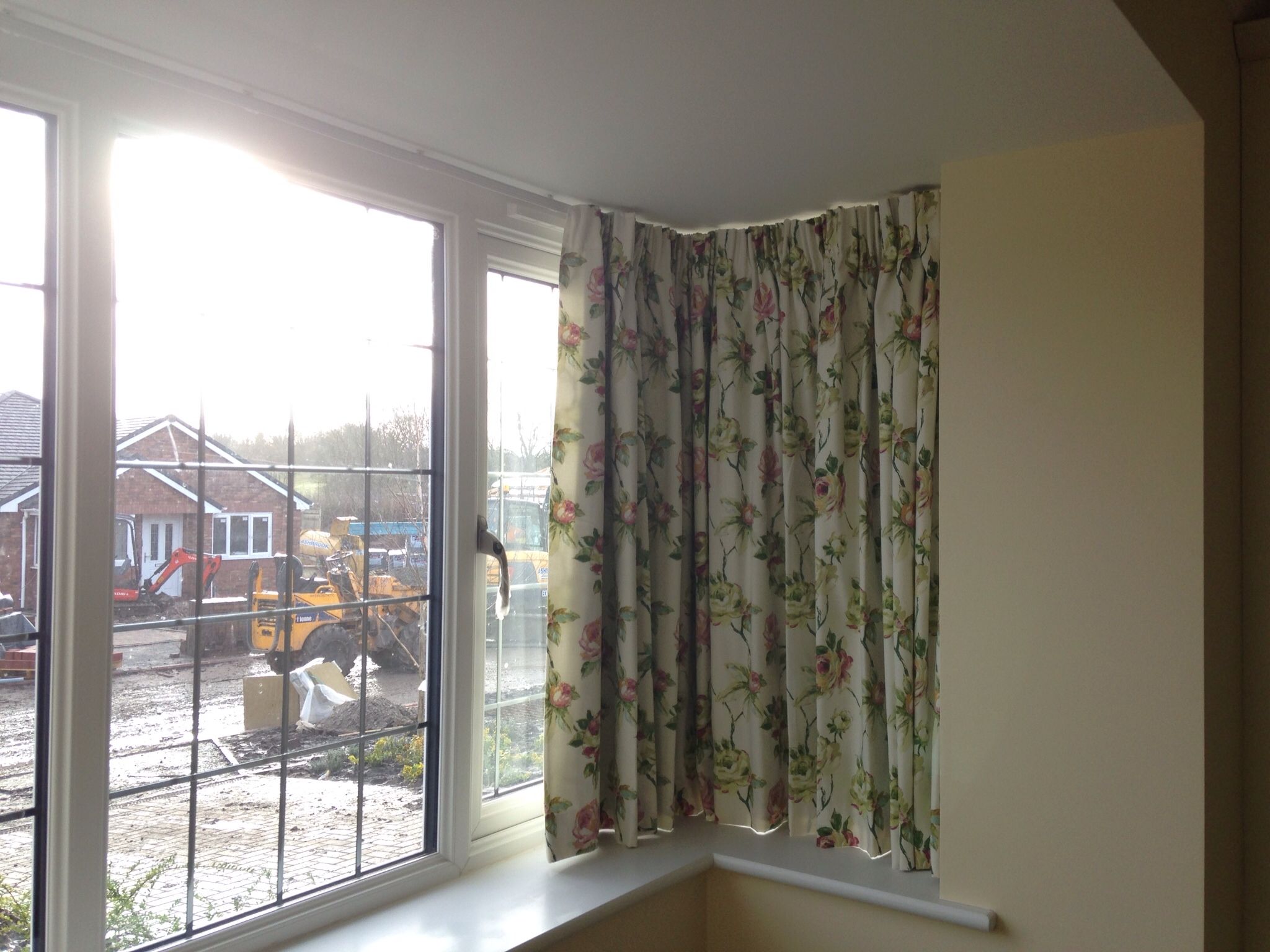 Bay Windows Design With Small Curtain Decor Stunning Curtains For Within Curtains For Small Bay Windows (View 4 of 15)