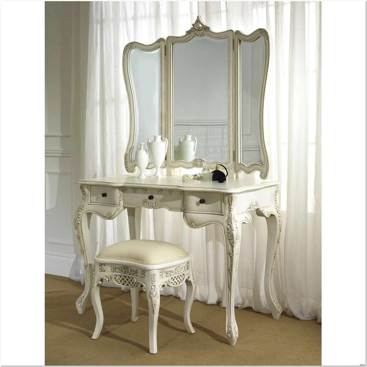 Bedroom Furniture Magnifying Mirrors Makeup Organization Throughout Illuminated Dressing Table Mirrors (View 11 of 15)