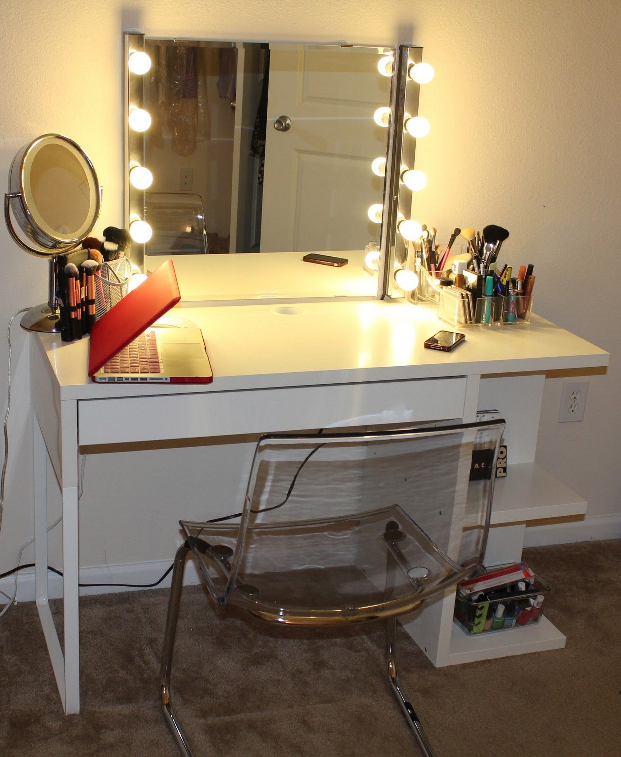 Bedroom Small Vintage Gray Vanity Desk With Drawers And Tall Tri Throughout Small Vintage Mirrors (View 7 of 15)