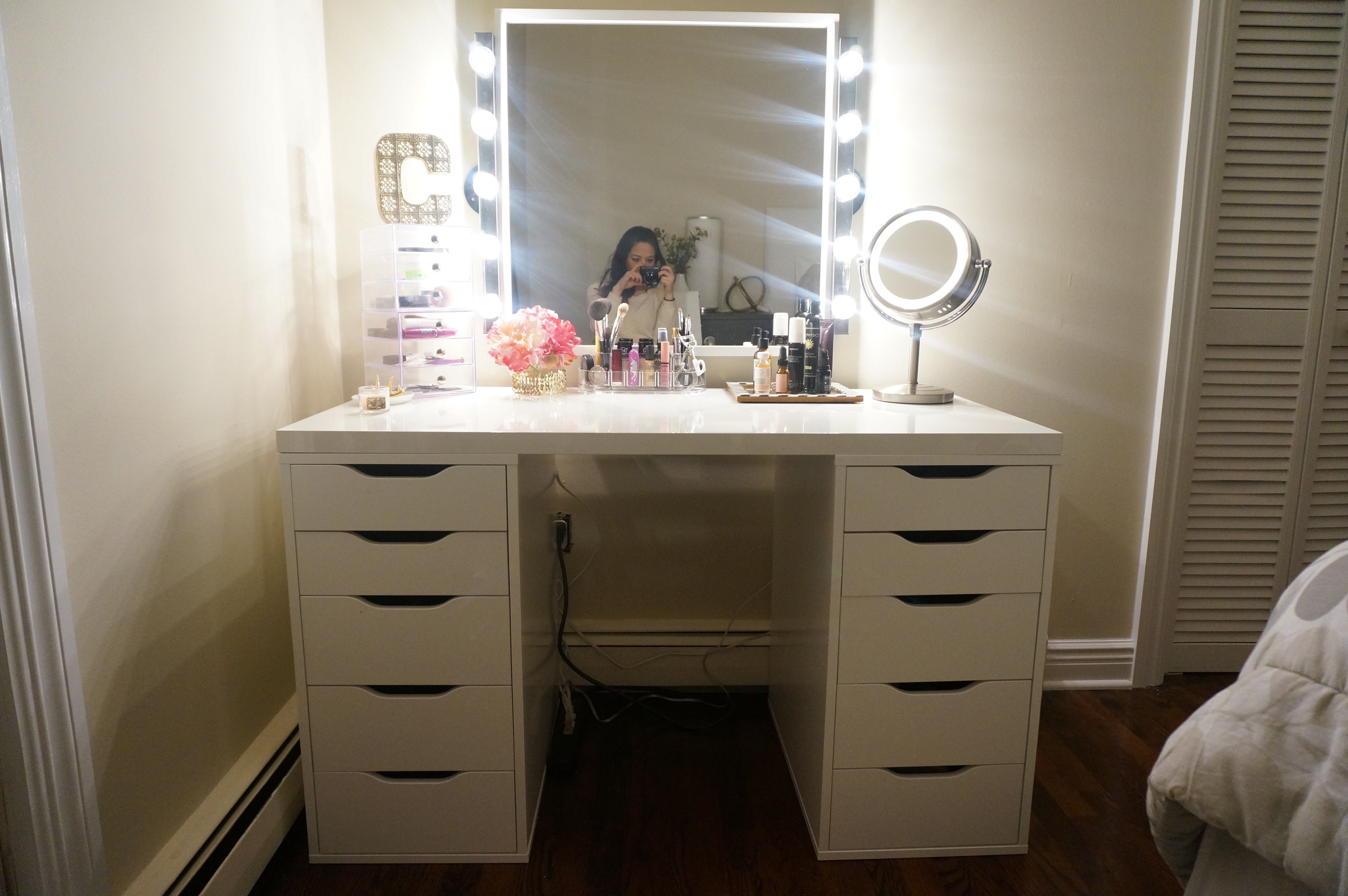 Bedroom White Clear Top Makeup Vanity Table With Large Lighted With Regard To Illuminated Dressing Table Mirrors (View 6 of 15)