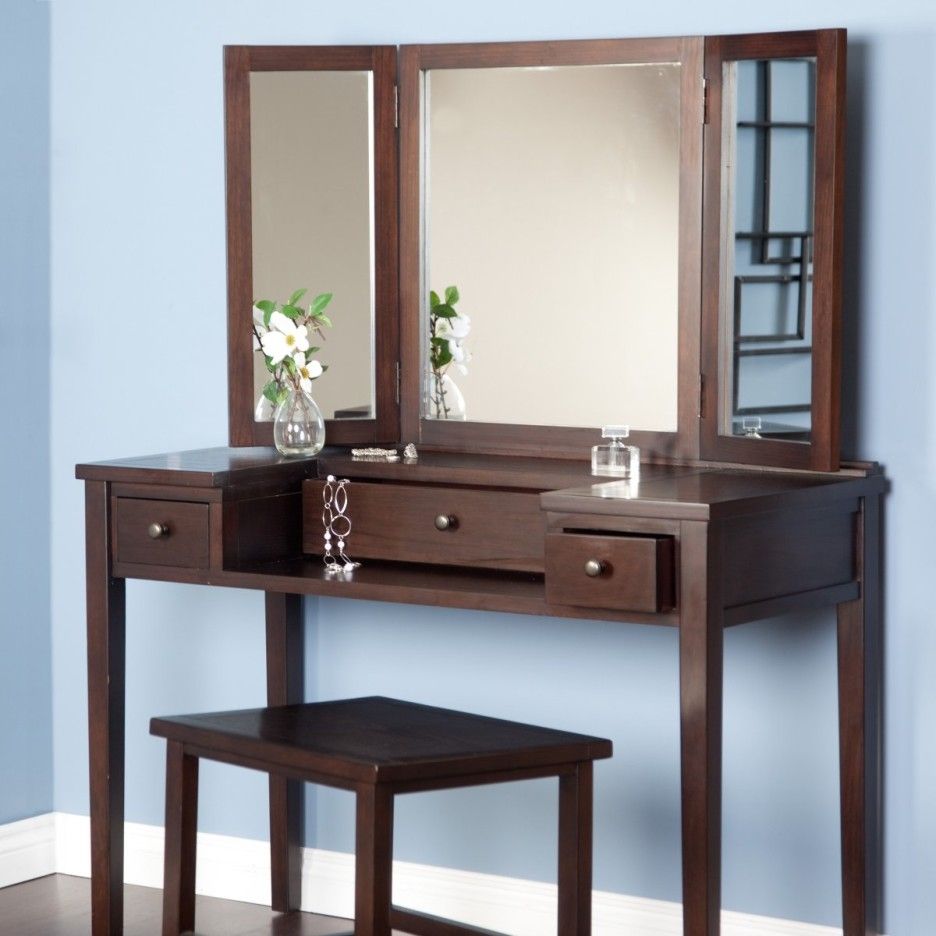 Dressing Table With Mirror On Wall Intended For Decorative Dressing Table Mirrors (View 15 of 15)