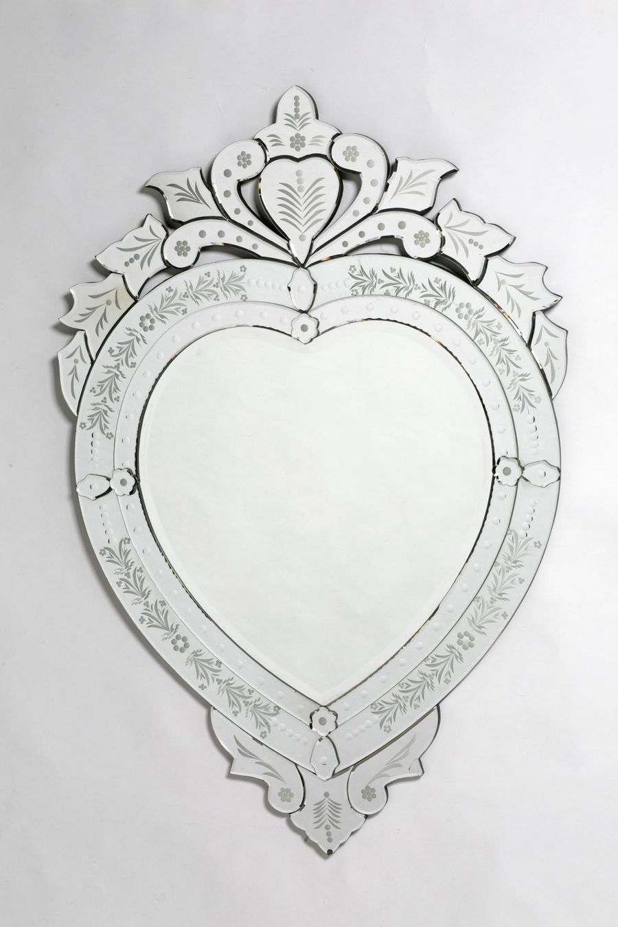 Espelho Veneziano Para Sala De Estar Grande Corao R 89600 Em Regarding Venetian Heart Mirror (Photo 8 of 15)