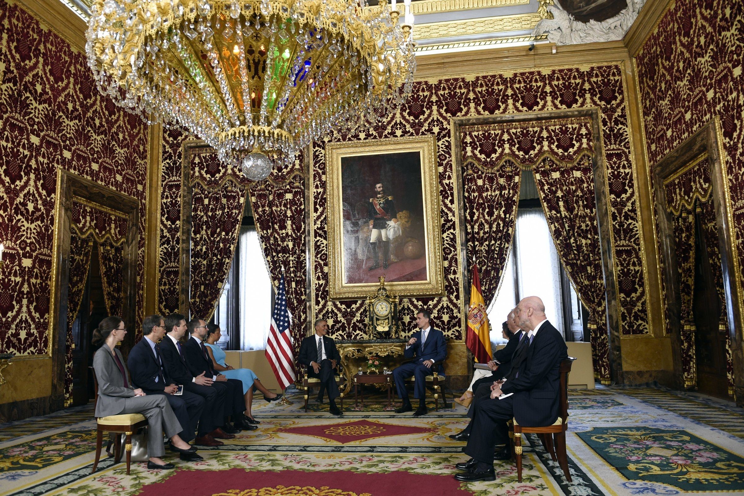 Massive Chandelier Hanging Above Obama And The King Of Spain Throughout Massive Chandelier (Photo 1 of 15)