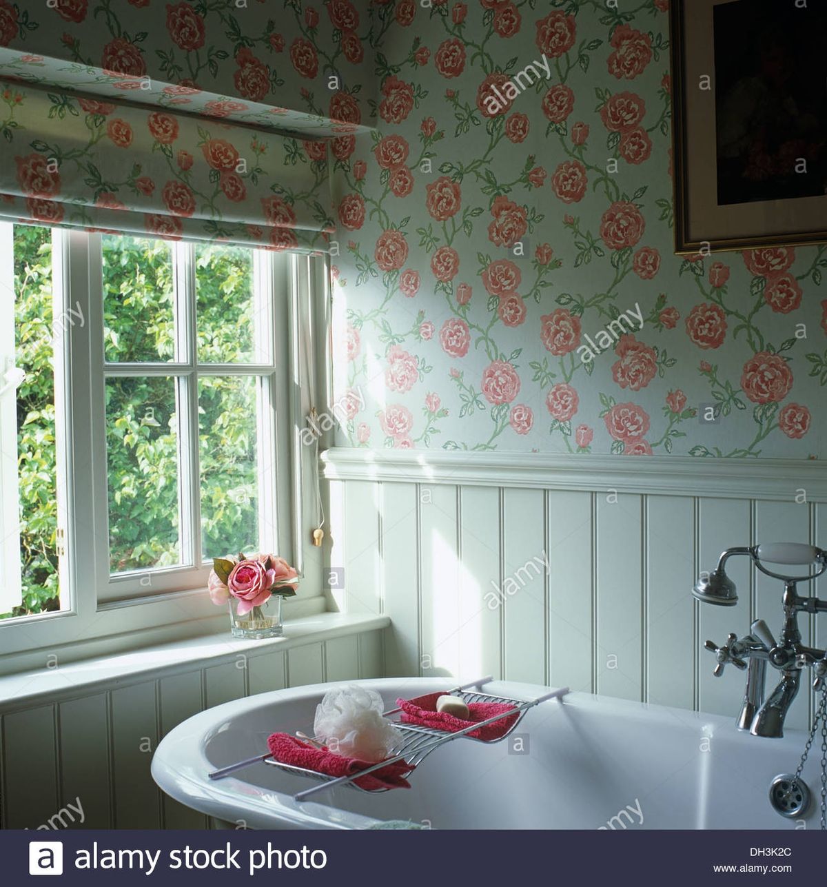 15 Ideas of Bathroom Roman Blinds