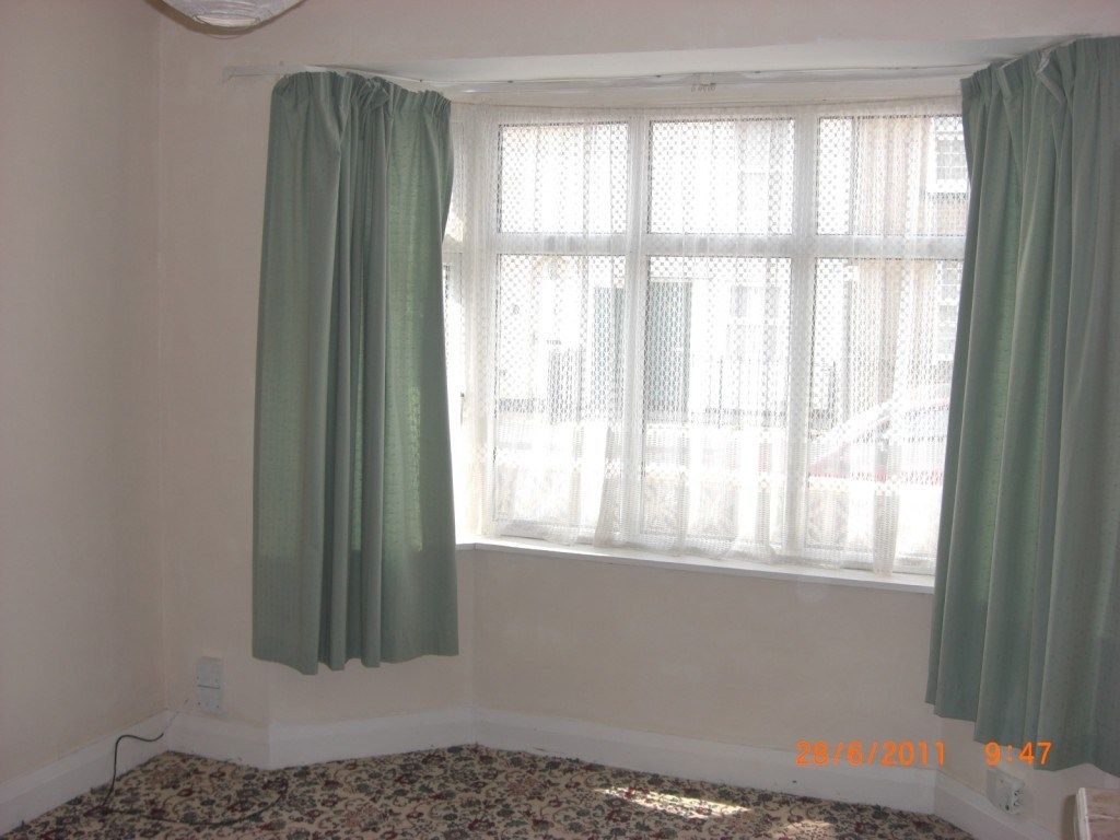 Short Bay Window Curtains Pertaining To Bay Windows Curtains (View 14 of 15)