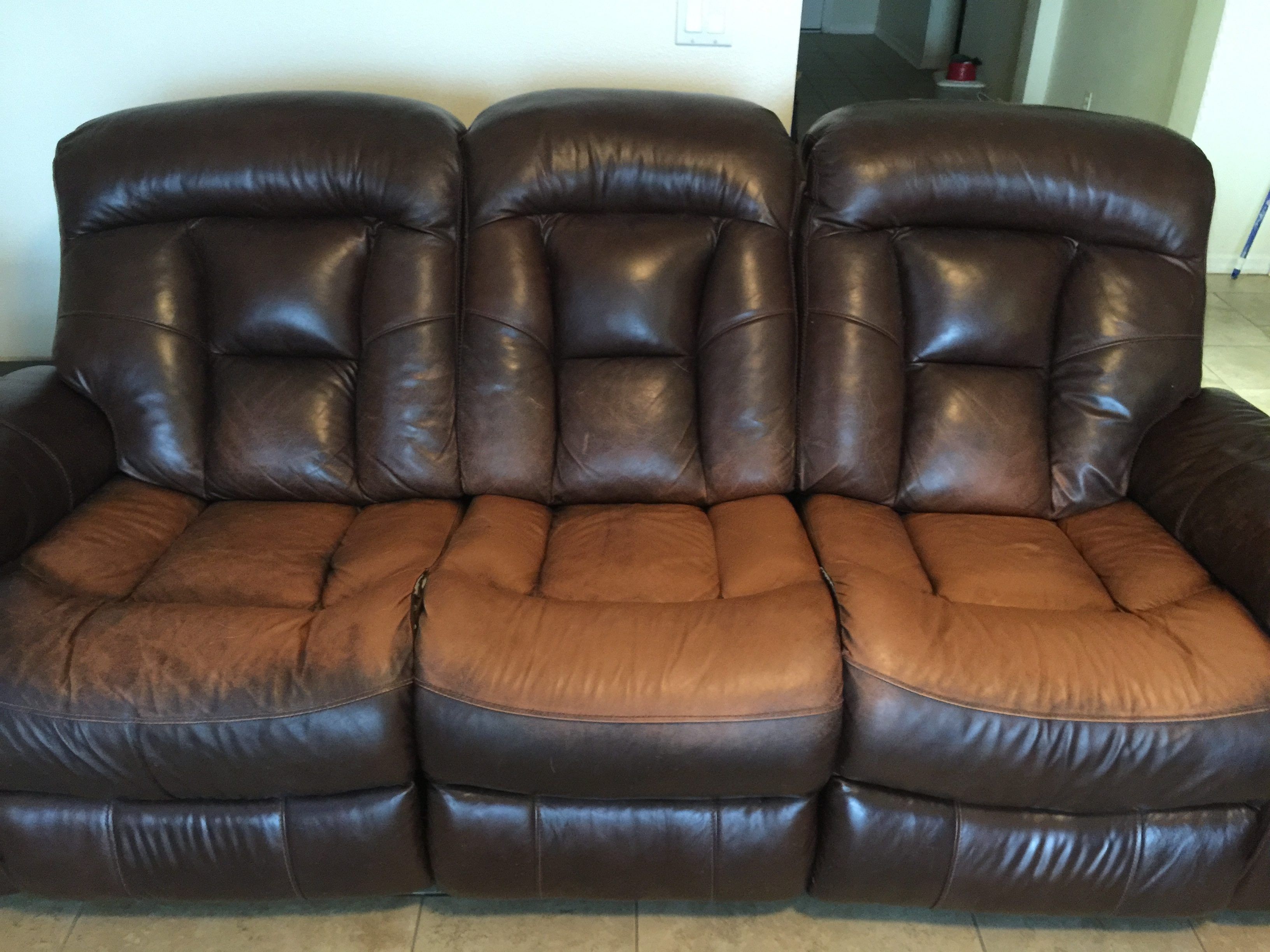 Top 143 Complaints And Reviews About Havertys Furniture Intended For Bentley Sectional Leather Sofa (Photo 8 of 15)
