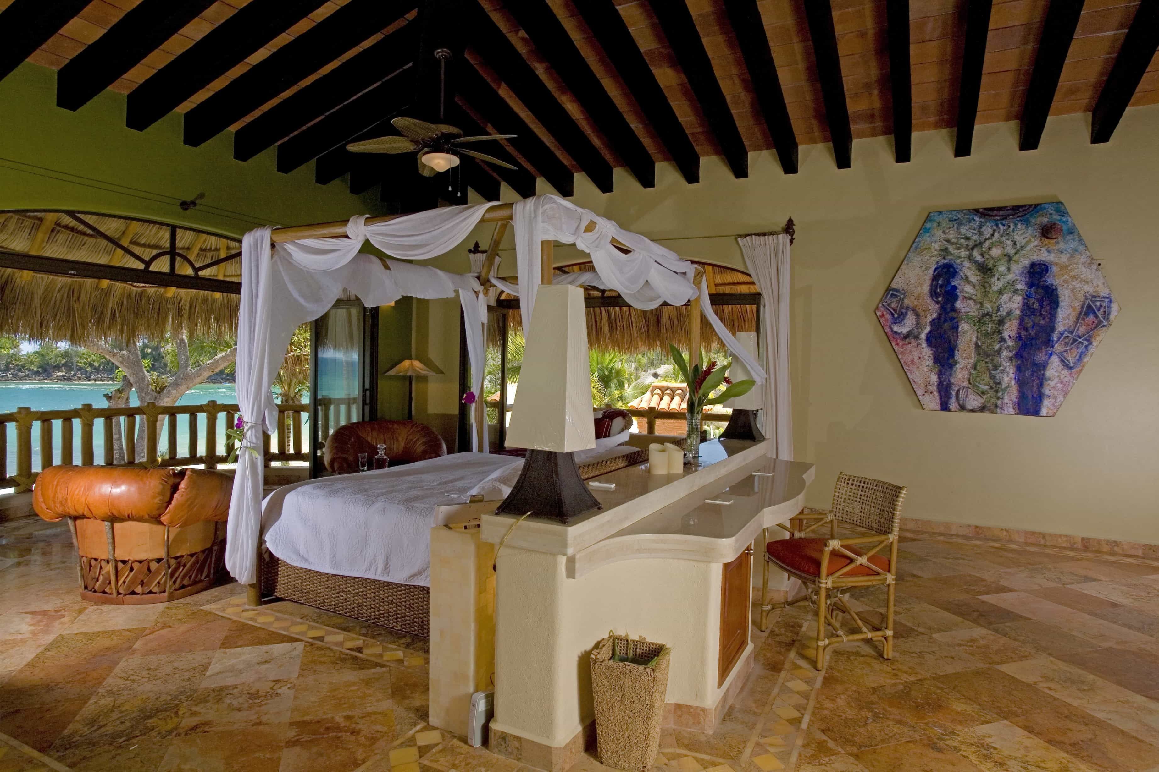 Featured Photo of Tropical Villa Bedroom With Canopy Bed