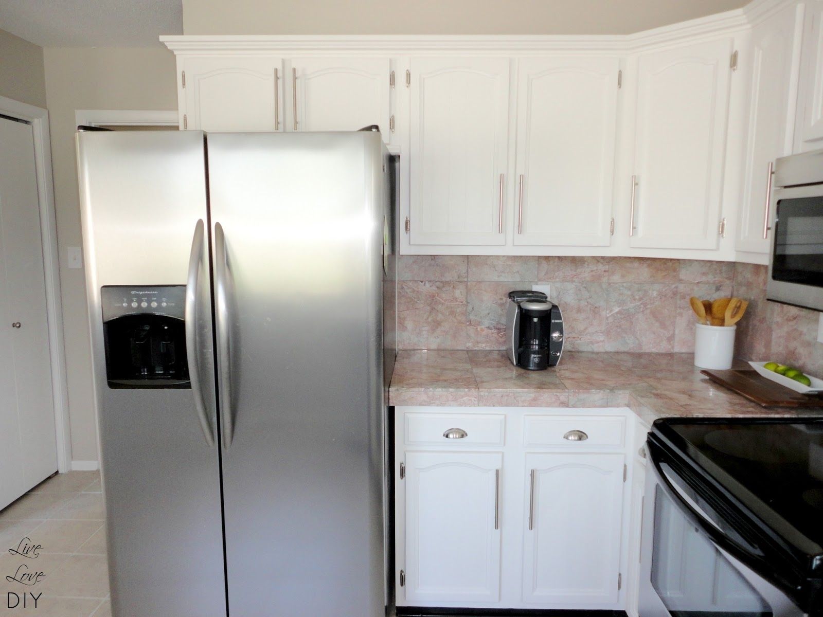Livelovediy How To Paint Kitchen Cabinets In 10 Easy Steps For Kitchen Cupboards (View 25 of 25)