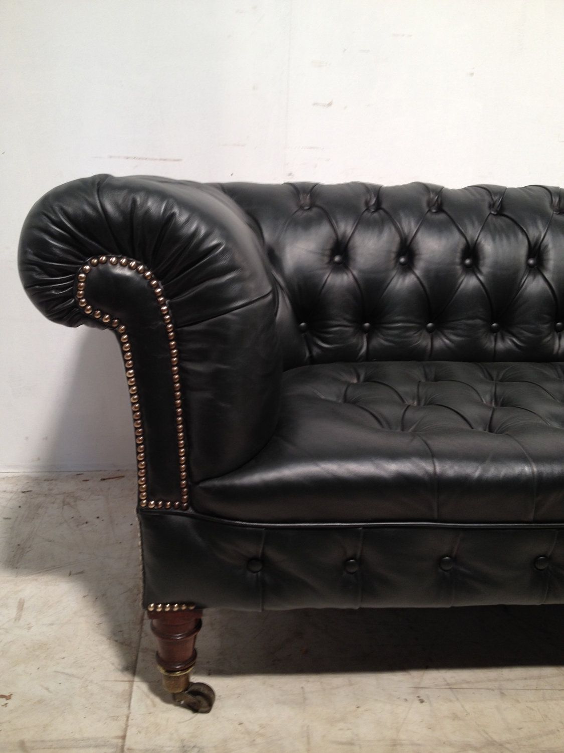Victorian Leather Chesterfield Sofa Antique Green 185000 Inside Victorian Leather Sofas (View 14 of 15)